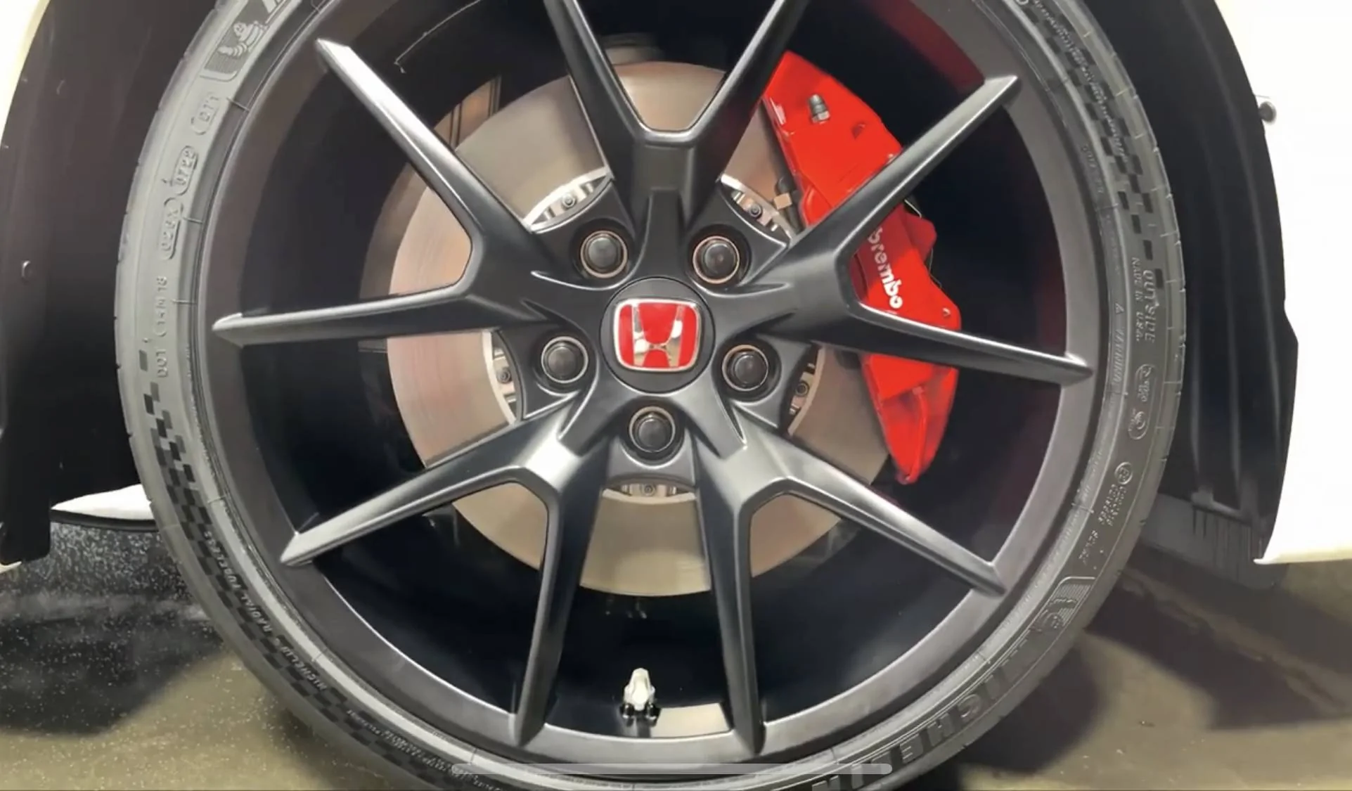 11th Gen Honda Civic Official CHAMPIONSHIP WHITE FL5 Type R Photos Thread 8A3DC14A-03BF-4C99-9334-CD8831B88A52