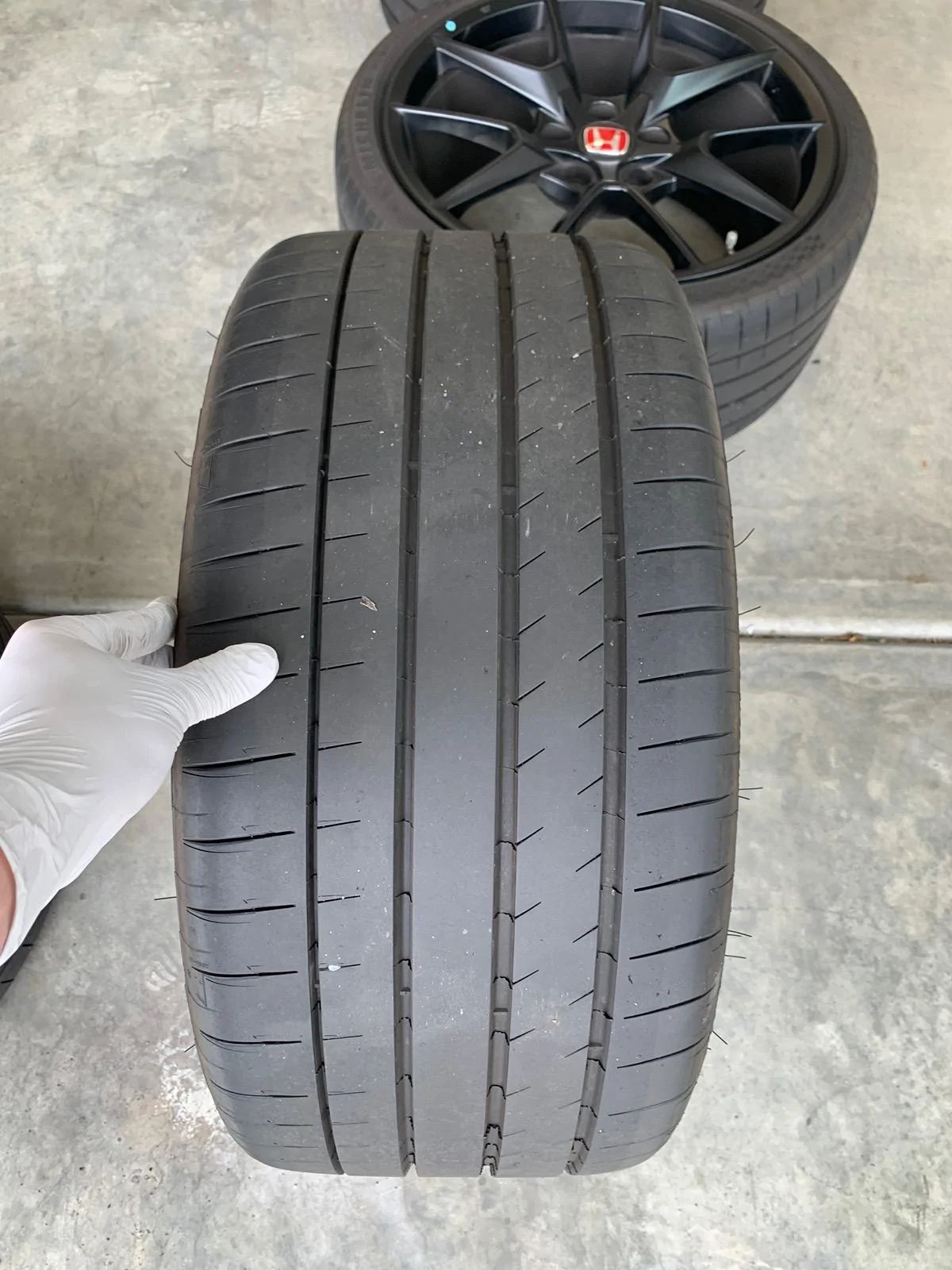 11th Gen Honda Civic SOLD 2023 Honda Civic Type R OEM Wheels and Tires 8A52C8E8-0957-41DC-82BD-6F3BE8A96DED