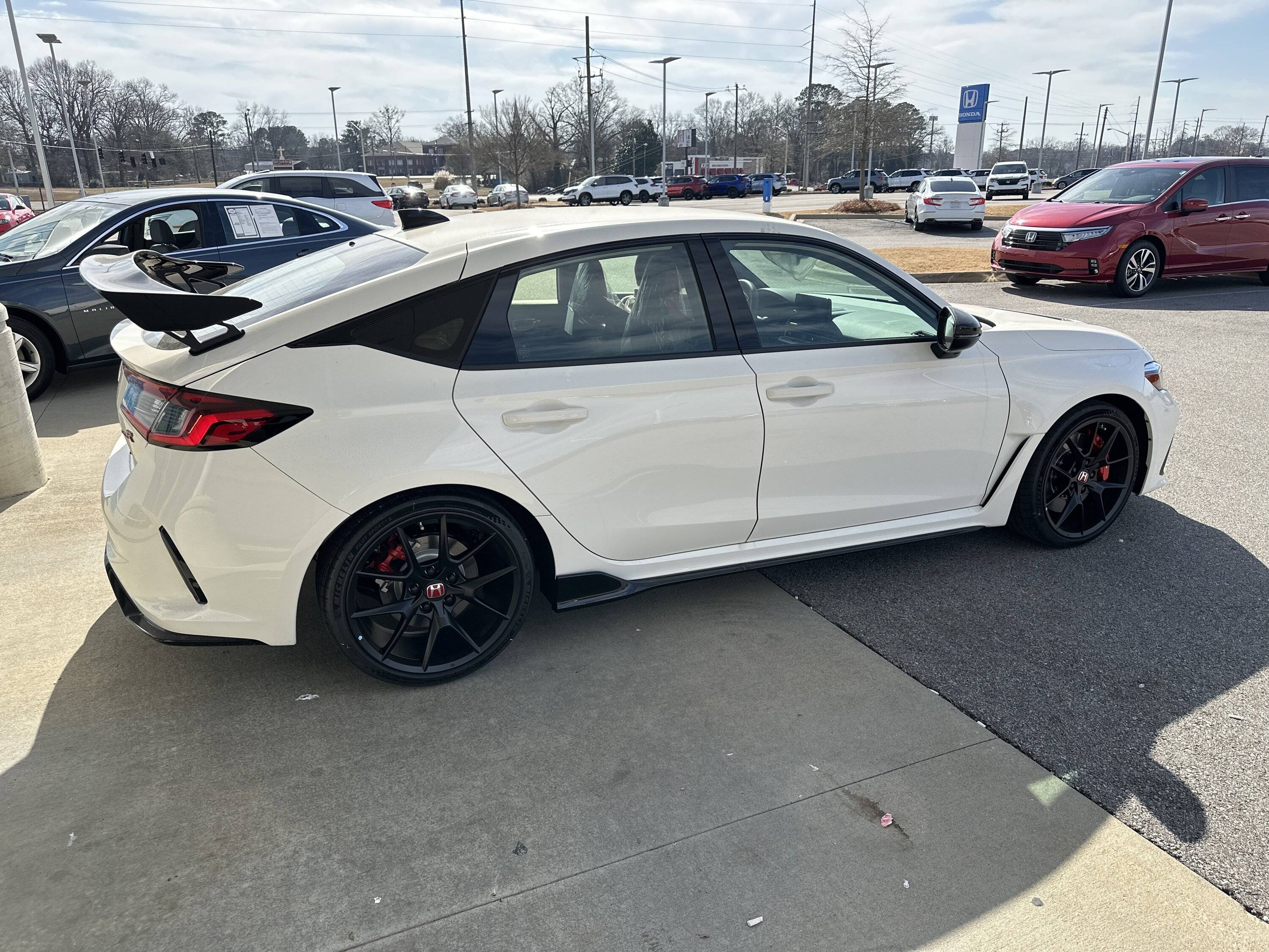11th Gen Honda Civic Post your FL5 Civic Type R delivery pics! 🙌 📸 8FEEDE8B-643E-4B77-AD09-975A4FCE36EF