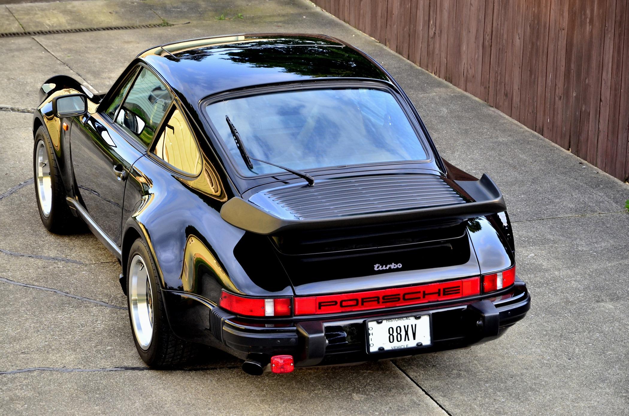 11th Gen Honda Civic Civic Type R vs. Porsche 911 _DSC6390ae