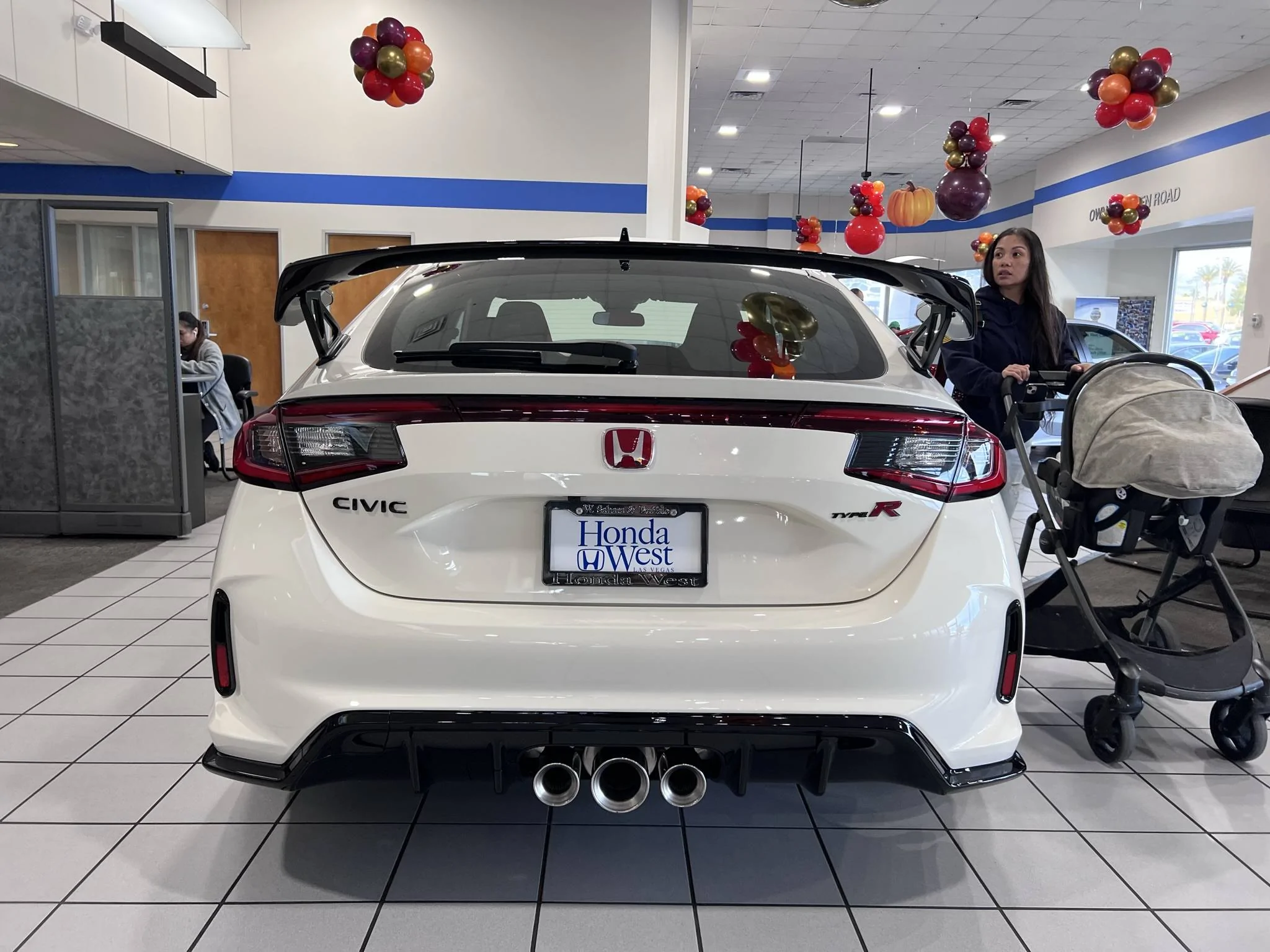 11th Gen Honda Civic Official CHAMPIONSHIP WHITE FL5 Type R Photos Thread A5579E38-AD21-4CDB-894B-EE38C2378D68