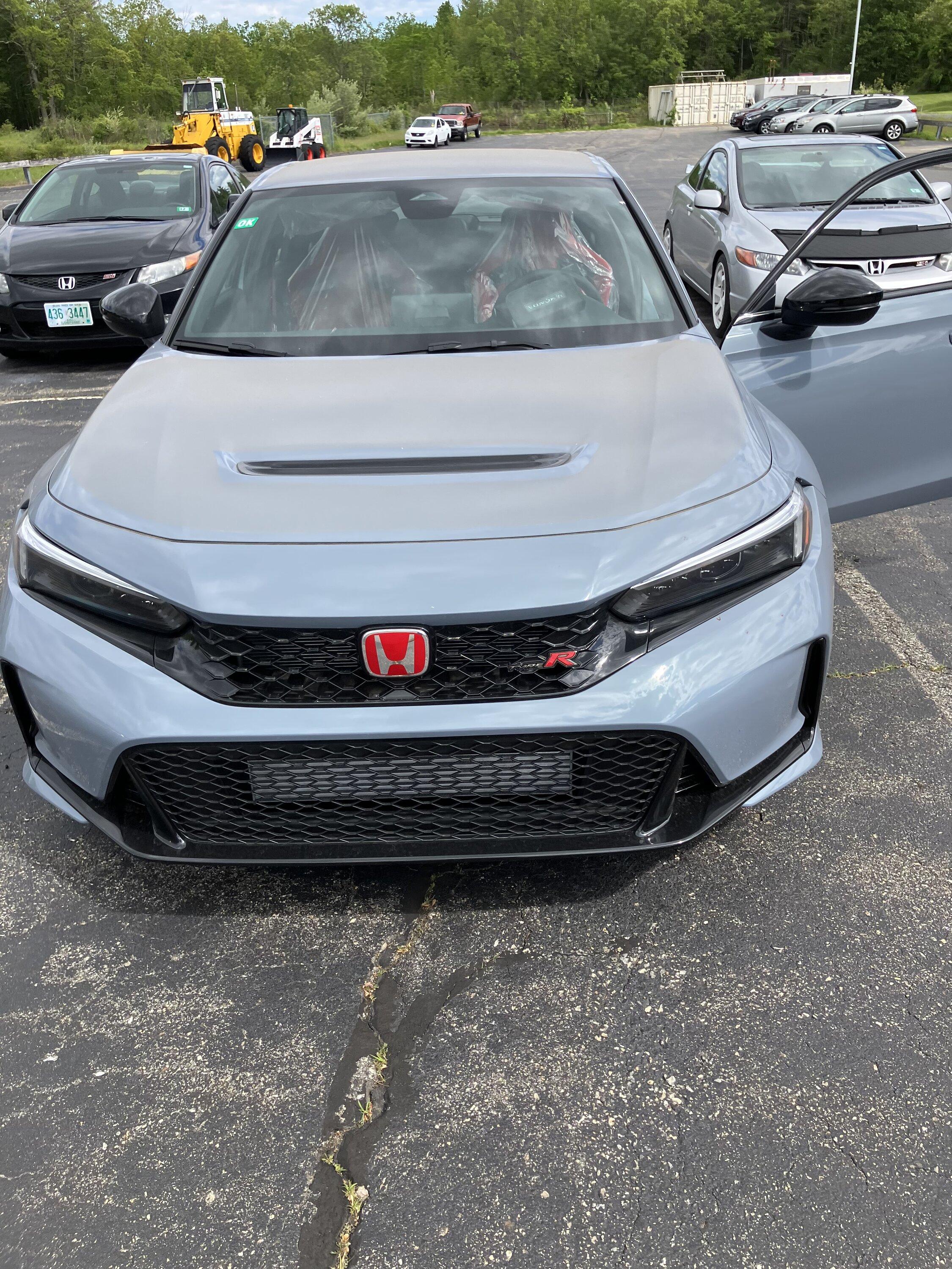 11th Gen Honda Civic Official SONIC GRAY PEARL FL5 Type R Photos Thread A80D2821-3301-45C9-9795-B619189792ED