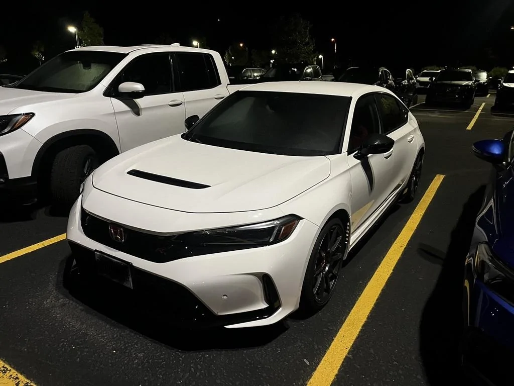 11th Gen Honda Civic Canadian dealer asked what colour Type R I want AADAD652-844A-4CC0-ABC3-DA47366B895F_1_105_c