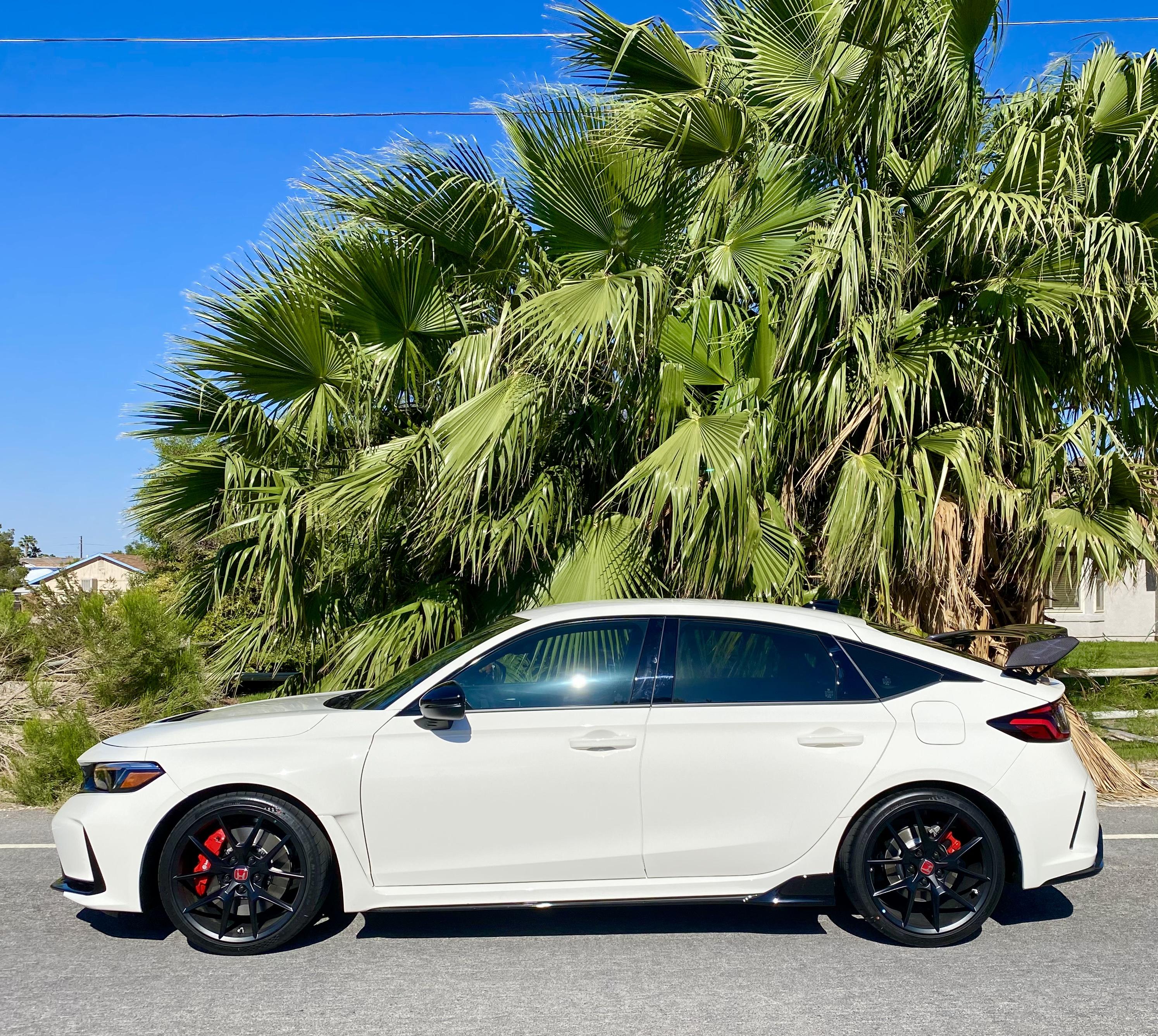 11th Gen Honda Civic Official CHAMPIONSHIP WHITE FL5 Type R Photos Thread B21257B6-DC21-44BF-A28E-42EB79614B17