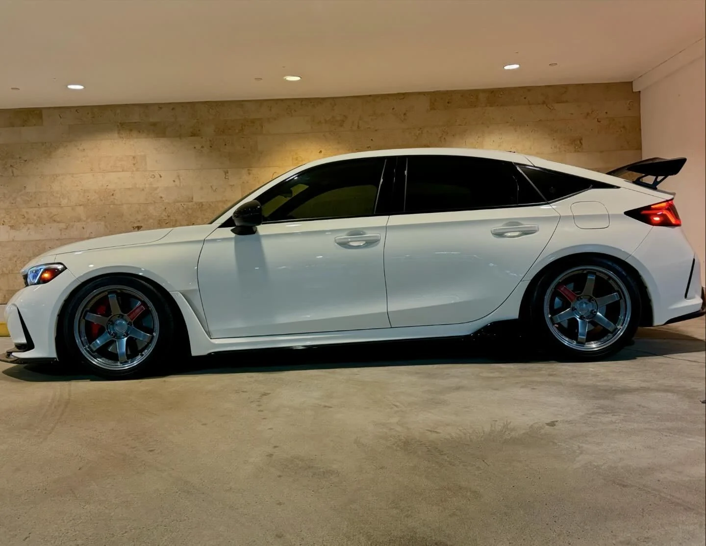 11th Gen Honda Civic Formula Silver TE37SL 18X9.5+38 With (Volk Center Caps & Adapters) BBD7552B-5675-4882-B3B2-C152DFF89EF0