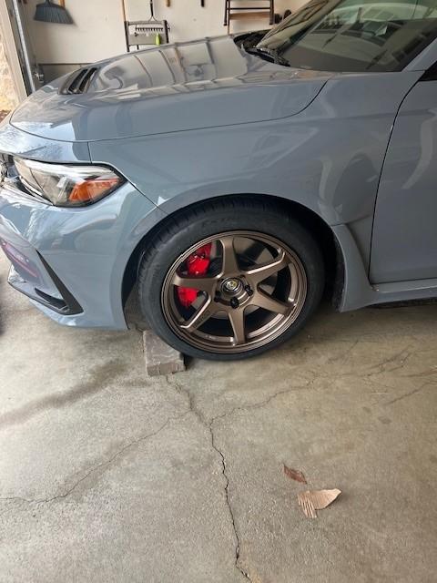 11th Gen Honda Civic Winter Wheels & Tires Setup, FL5 Type R Chocking the tires