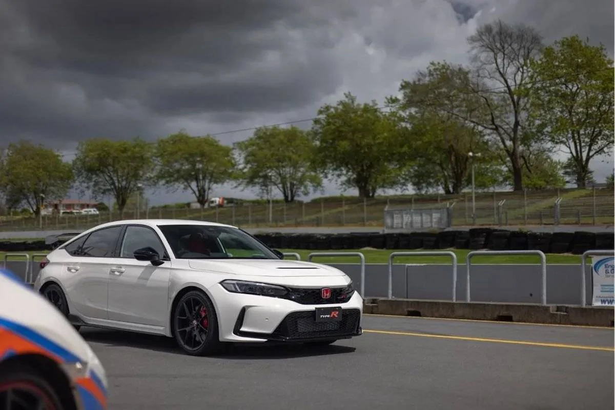 11th Gen Honda Civic Official CHAMPIONSHIP WHITE FL5 Type R Photos Thread civic-type-r-nz-1-jpeg