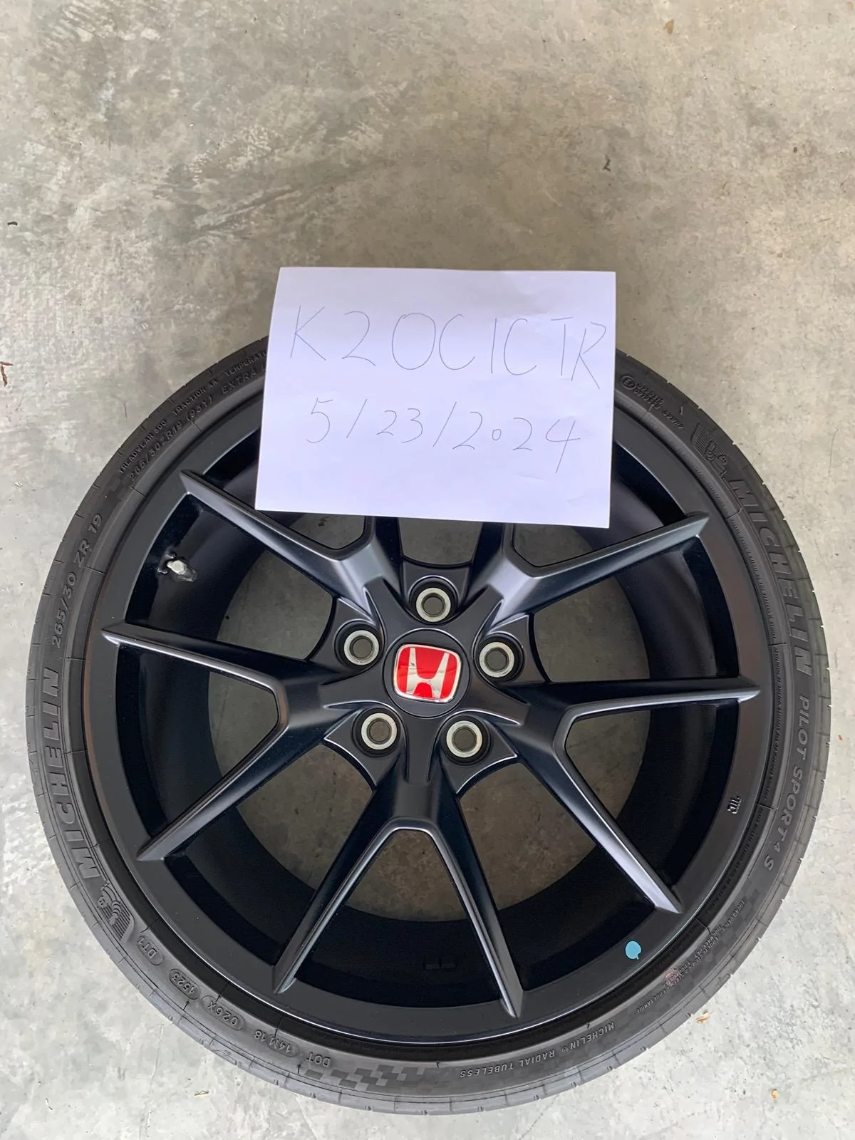 11th Gen Honda Civic SOLD 2023 Honda Civic Type R OEM Wheels and Tires DE3D26C9-5415-48AC-AF72-B4A673BD26DD