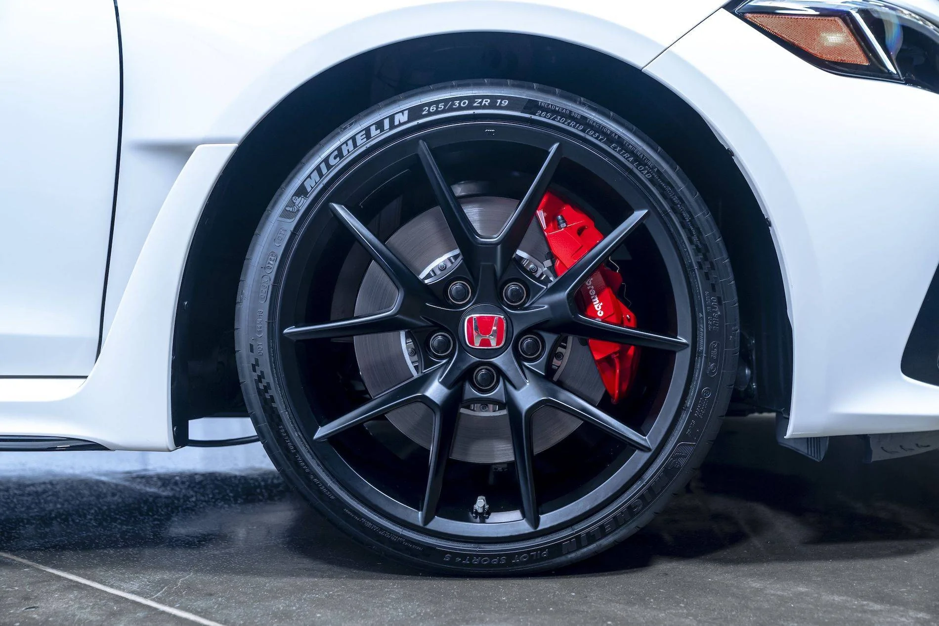 11th Gen Honda Civic OFFICIAL: 2023 Civic Type R Reveal Photos, Wallpapers & Videos dsc8608-1658335556