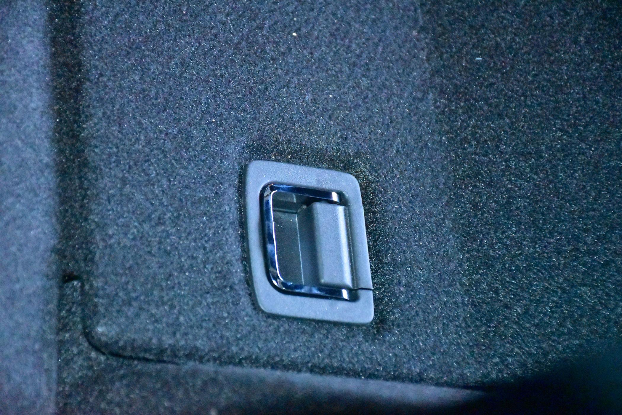 11th Gen Honda Civic Does anyone know how to remove the (2) 2023-24 hatchback carpet hold downs ? DSC_0078.JPG