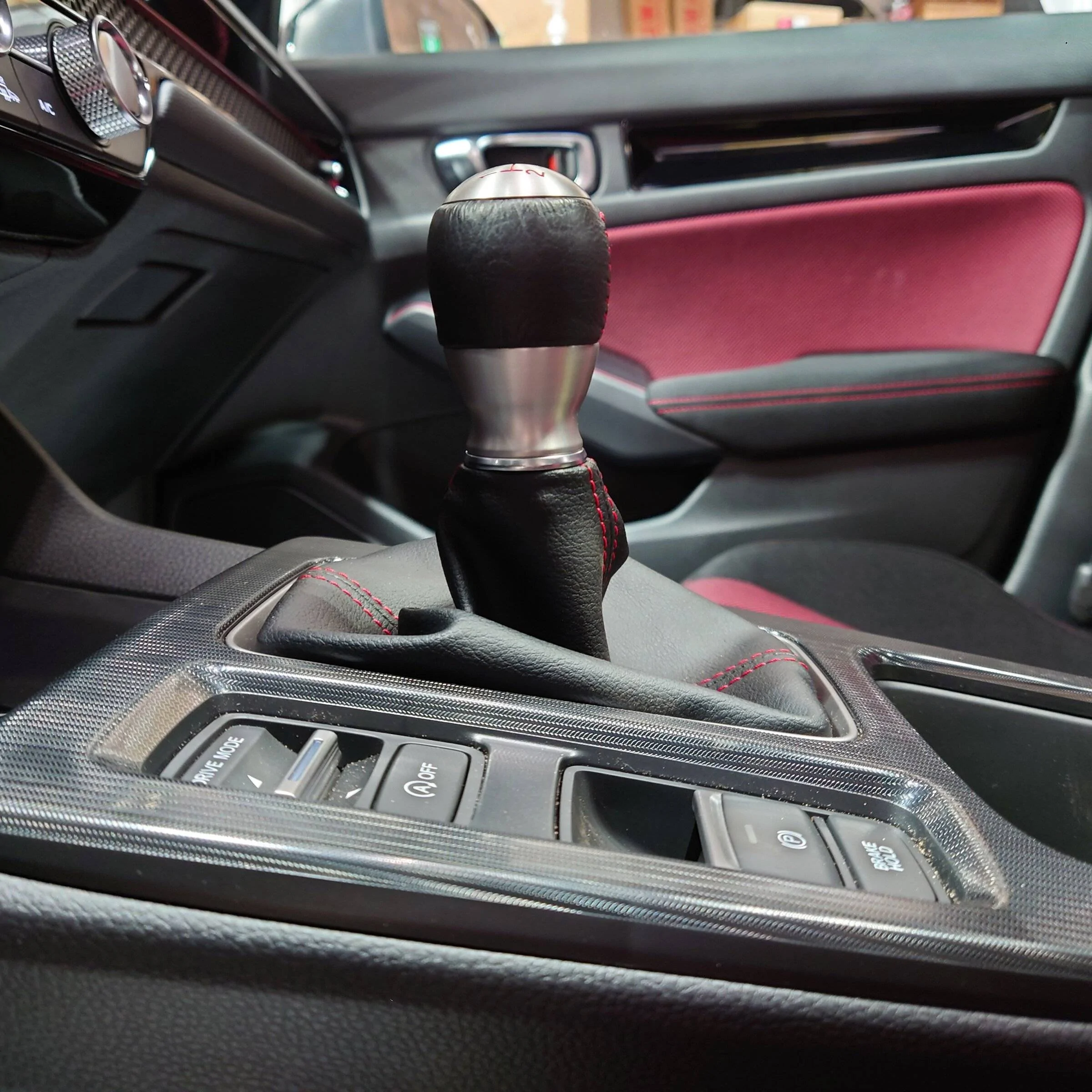 11th Gen Honda Civic Show me your aftermarket shift knob DSC_4255