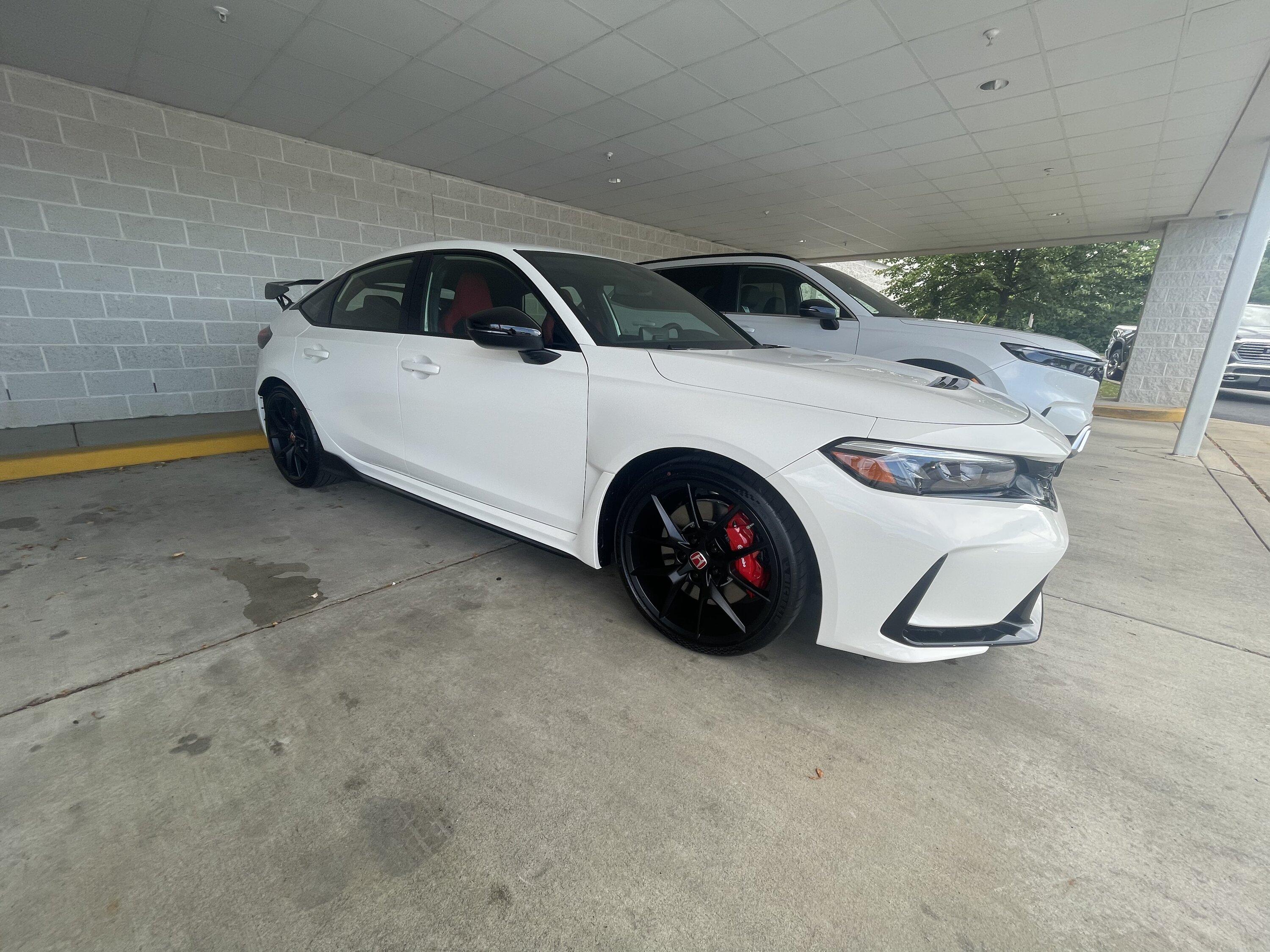 11th Gen Honda Civic Post your FL5 Civic Type R delivery pics! 🙌 📸 E30E9B6B-FEE0-472D-A34E-91C85A12F3D6