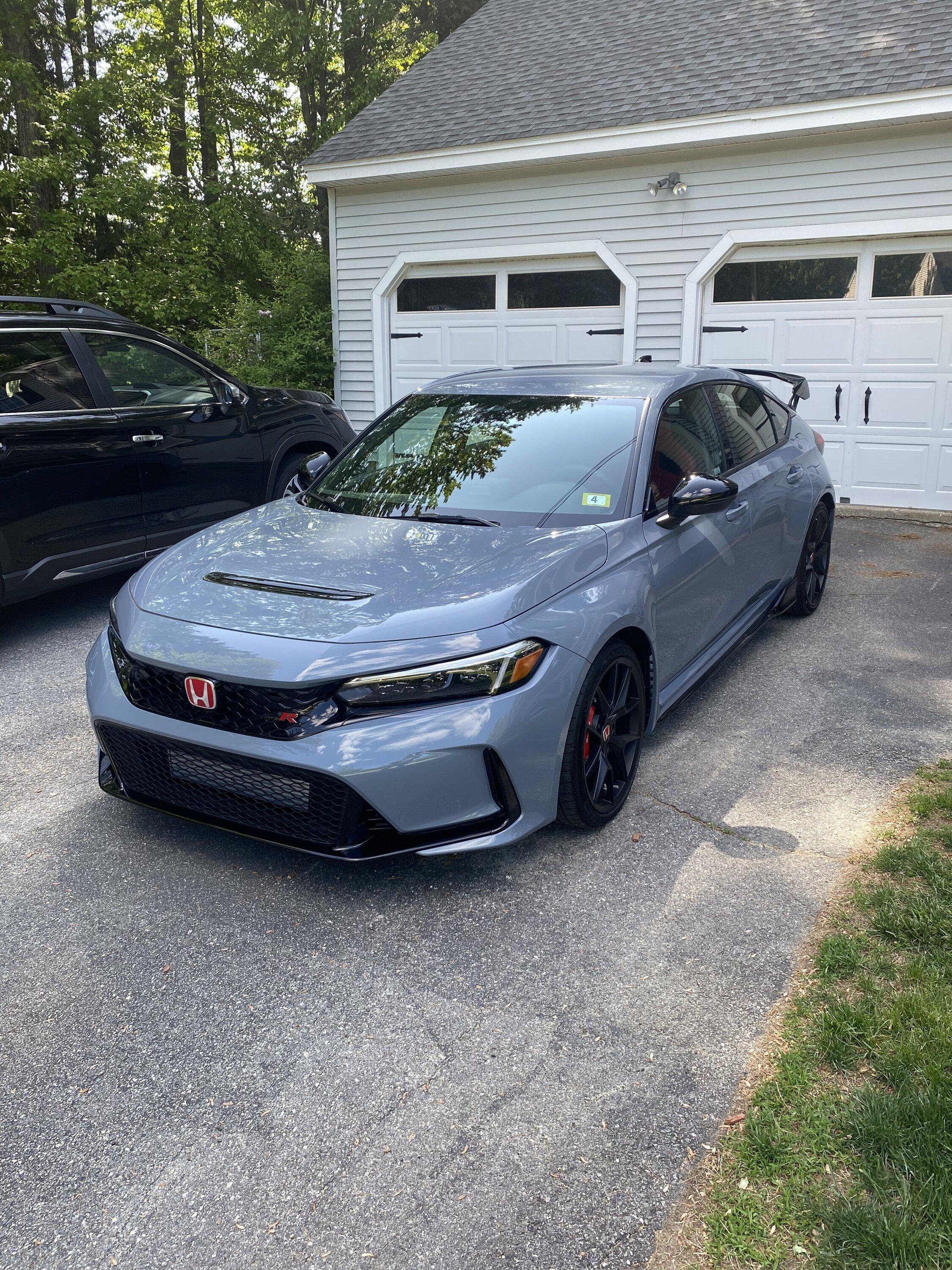 11th Gen Honda Civic Post your FL5 Civic Type R delivery pics! 🙌 📸 EFE28483-DFBD-4732-AF31-0D5EBF05C54D