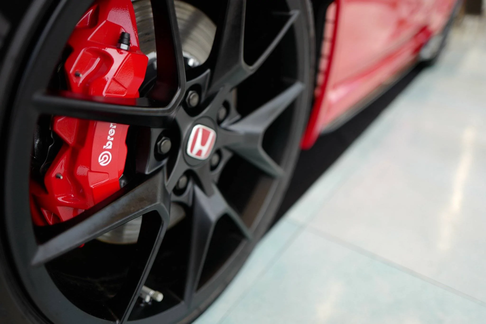 11th Gen Honda Civic First batch of production FL5 Civic Type R are out and about, bound for HK this time. ( RALLYE RED ) ❤️‍🔥 Fb-jEbnaAAA16PW