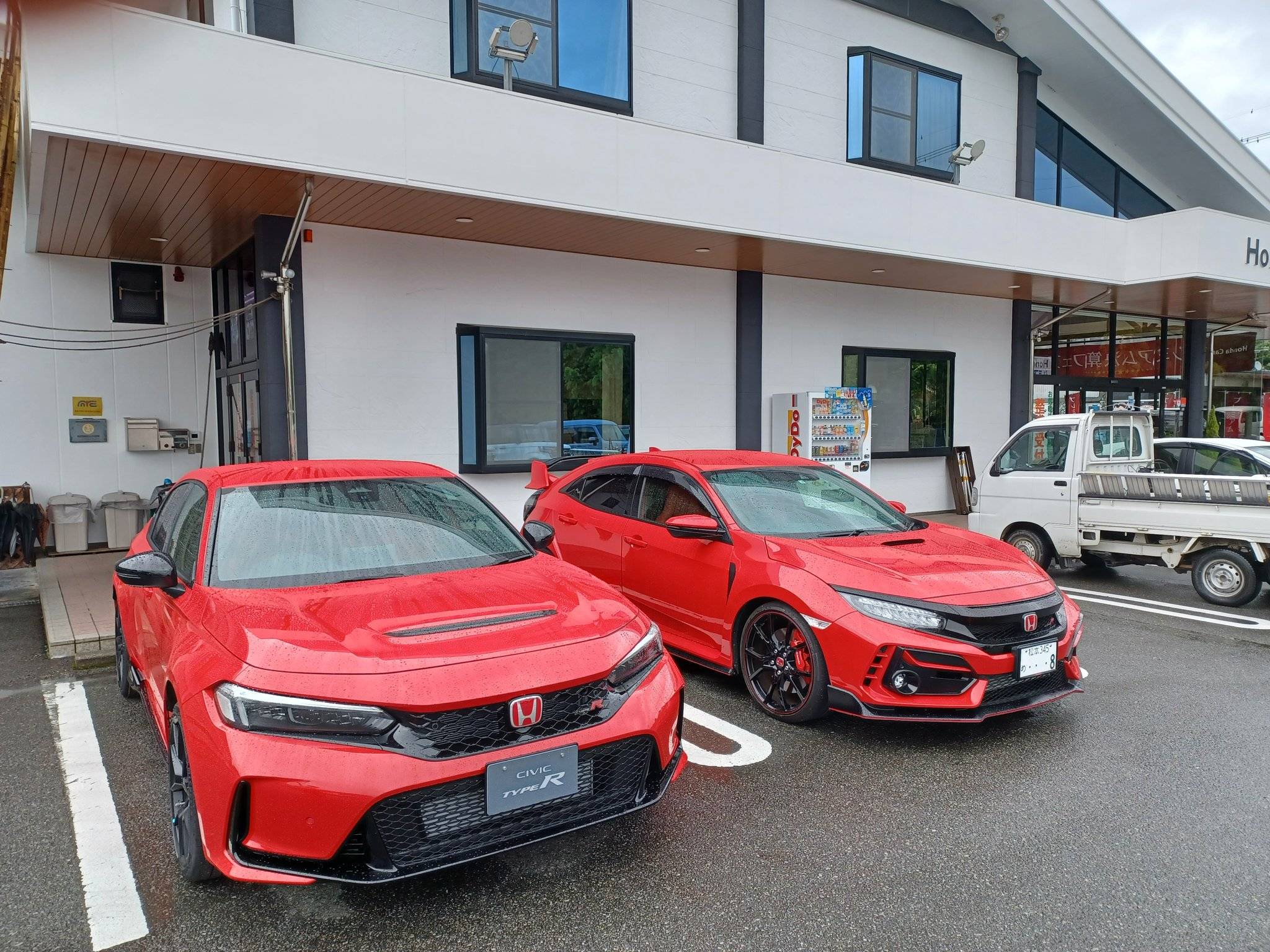 11th Gen Honda Civic Official RALLYE RED FL5 Type R Photos Thread Fbh_R7sUIAAqgr_