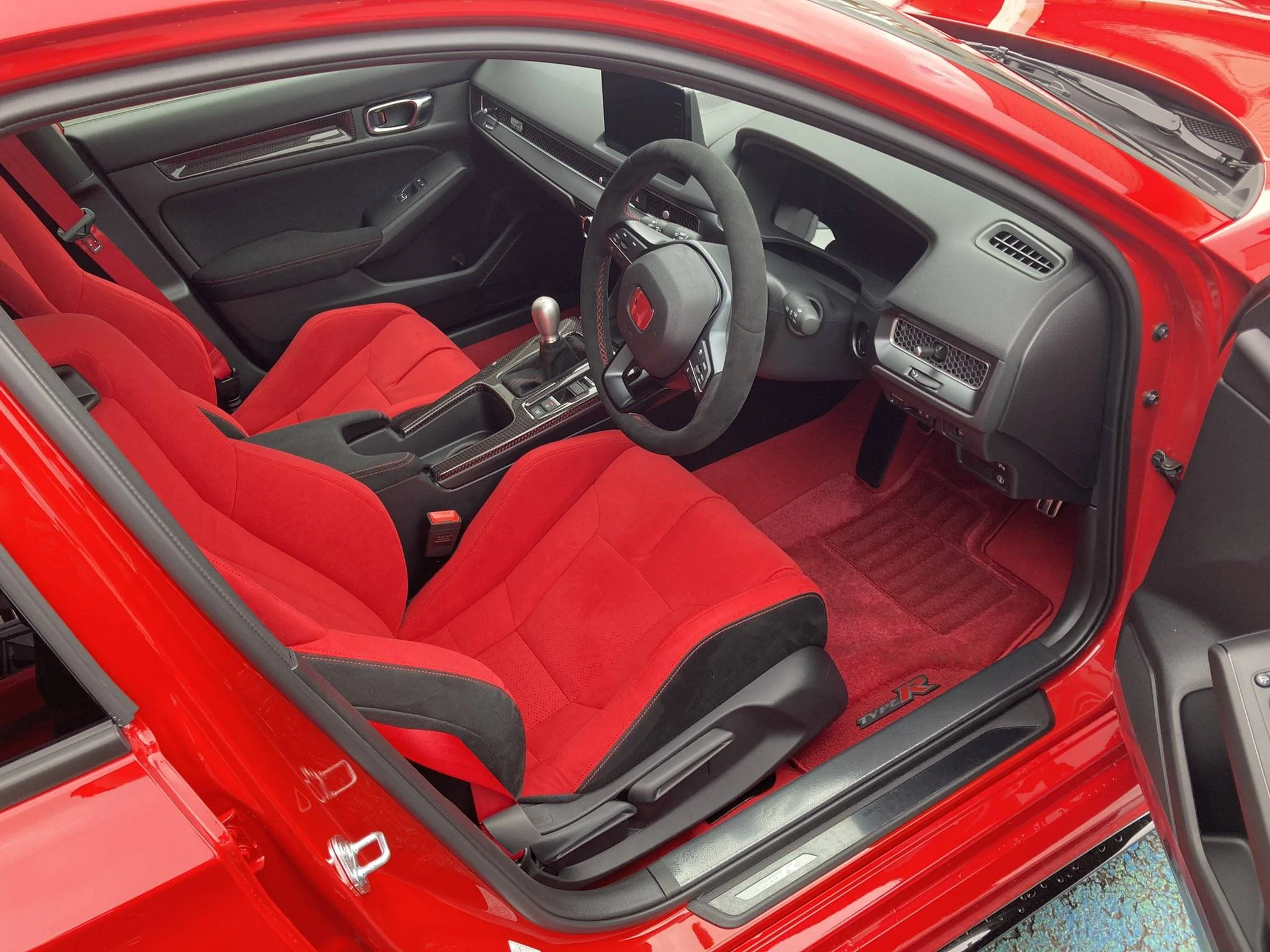 11th Gen Honda Civic First batch of production FL5 Civic Type R are out and about, bound for HK this time. ( RALLYE RED ) ❤️‍🔥 FboODoOakAAbTho