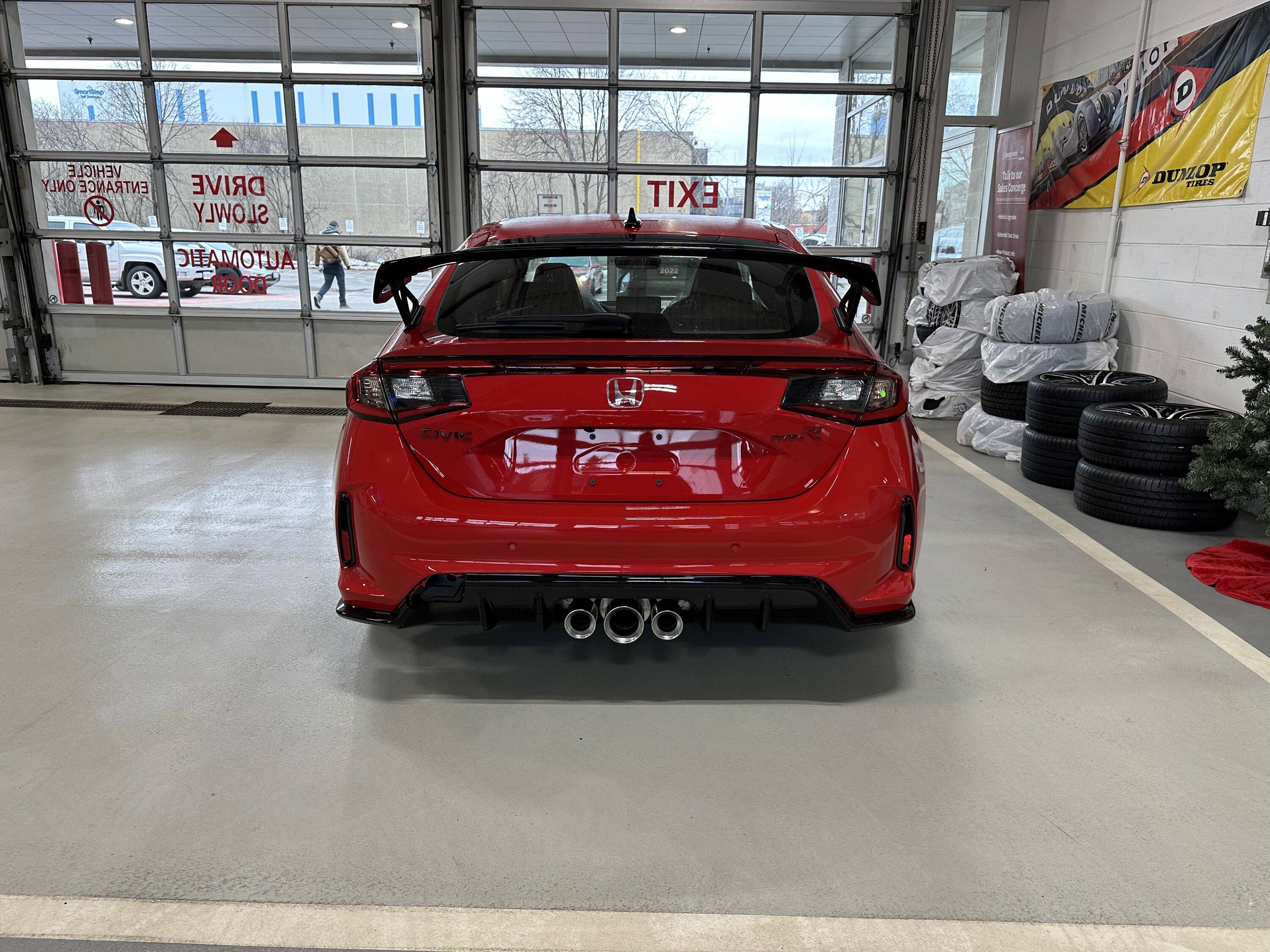 11th Gen Honda Civic Official RALLYE RED FL5 Type R Photos Thread FF5AFECF-6436-4CBF-BD90-6434746DE23A