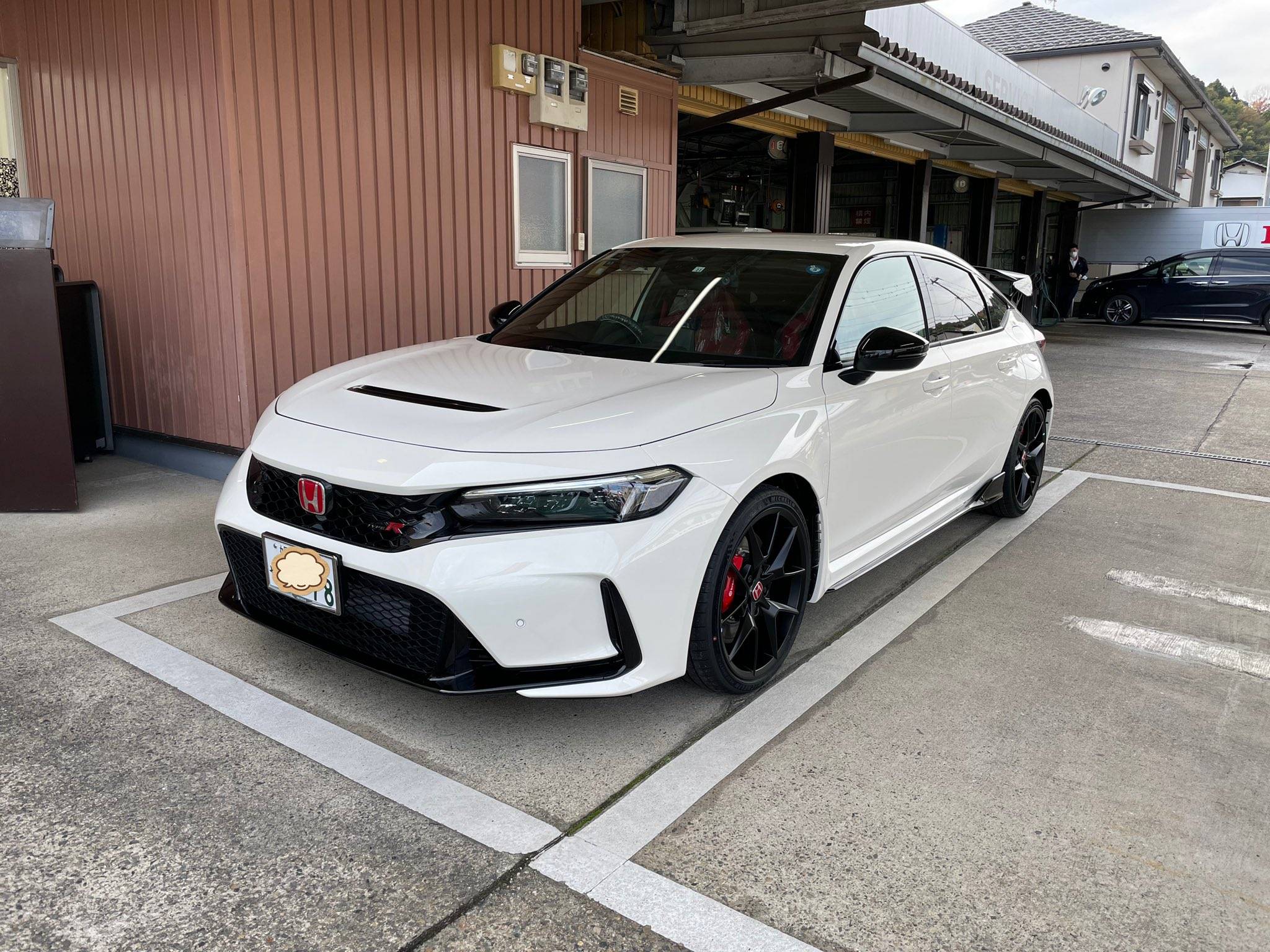 11th Gen Honda Civic Official CHAMPIONSHIP WHITE FL5 Type R Photos Thread Fh52af1UcAA5CNq