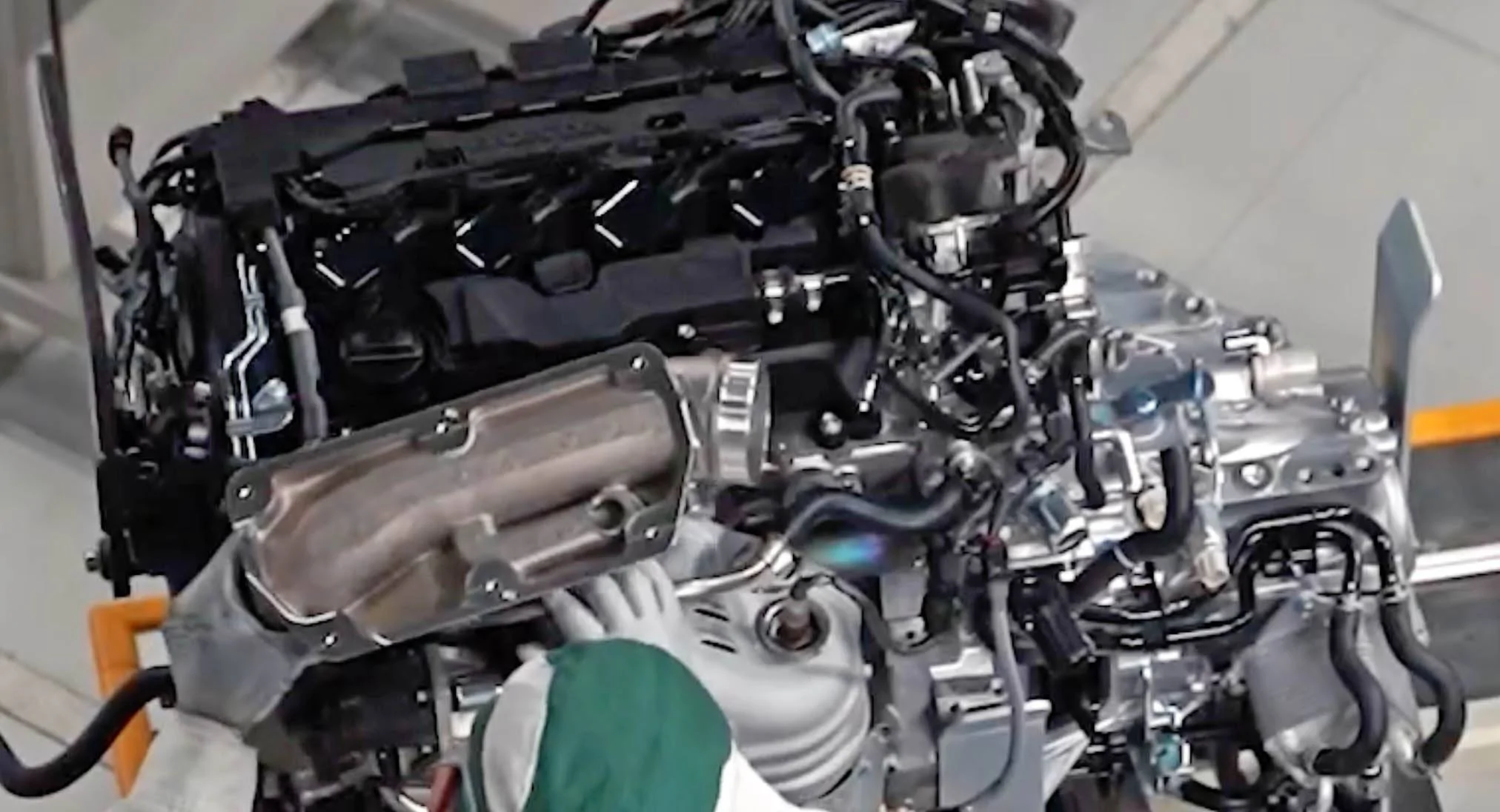 11th Gen Honda Civic Intake box uncovered. FL5 Civic Type R intake box