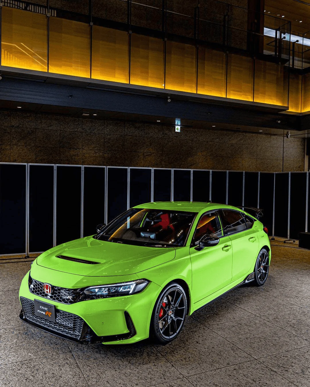 FL5 Front Qtr Lime.png