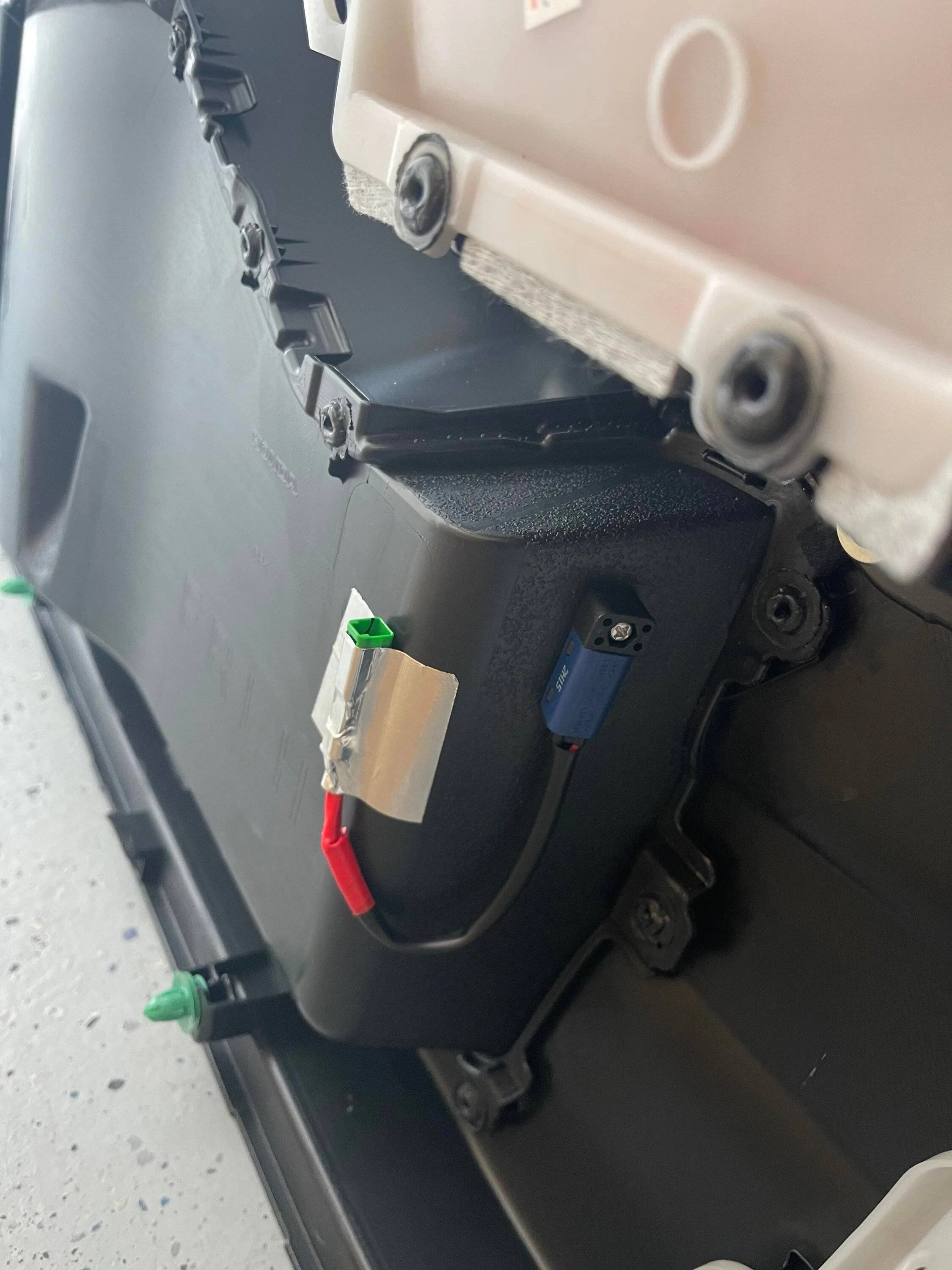 11th Gen Honda Civic JDM Honda Access Interior LED Door Lights and Center Console Lights installed. FL5 Honda Access LED install 4