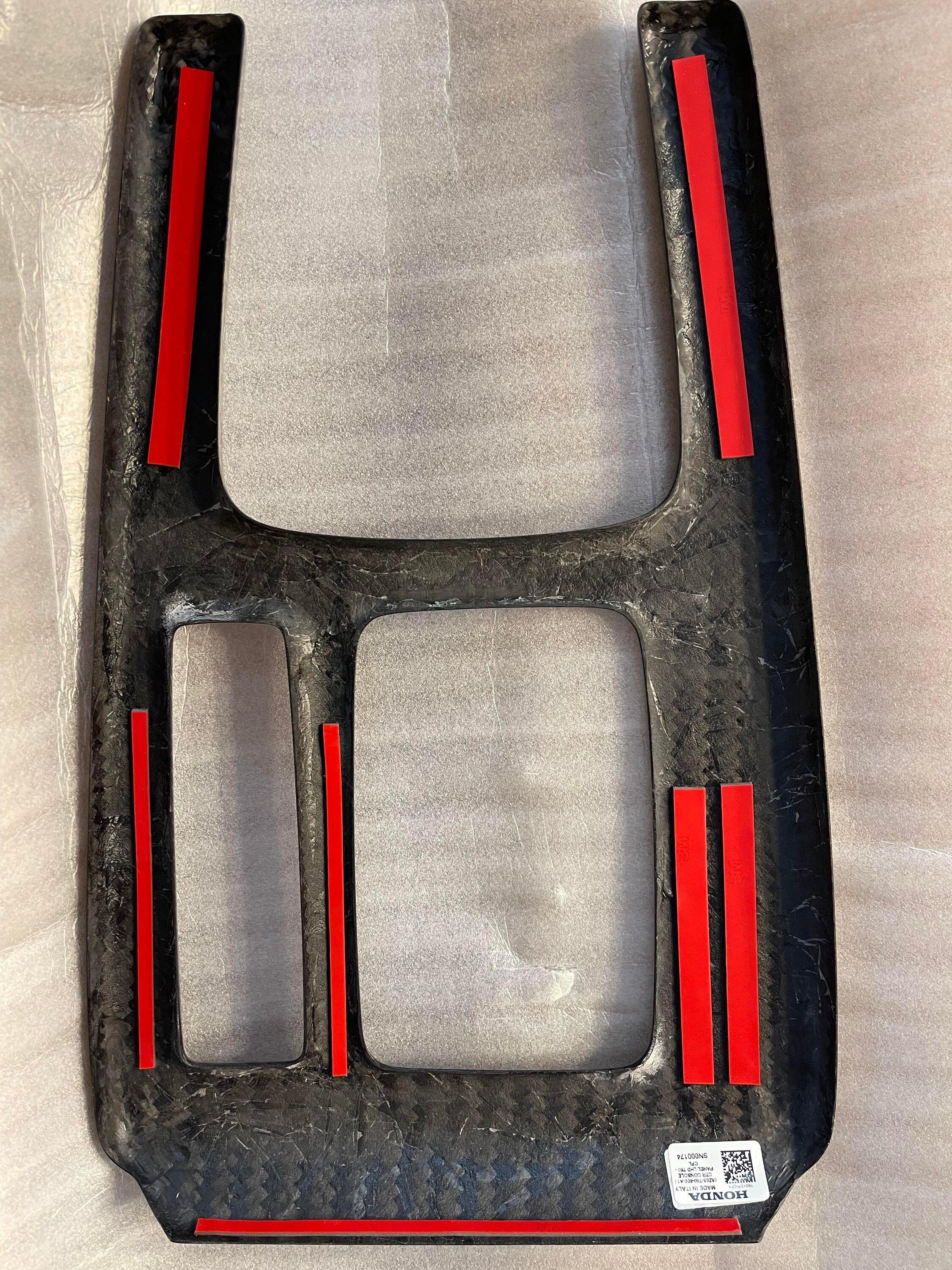 FL5 LHD Carbon center console cover.jpg