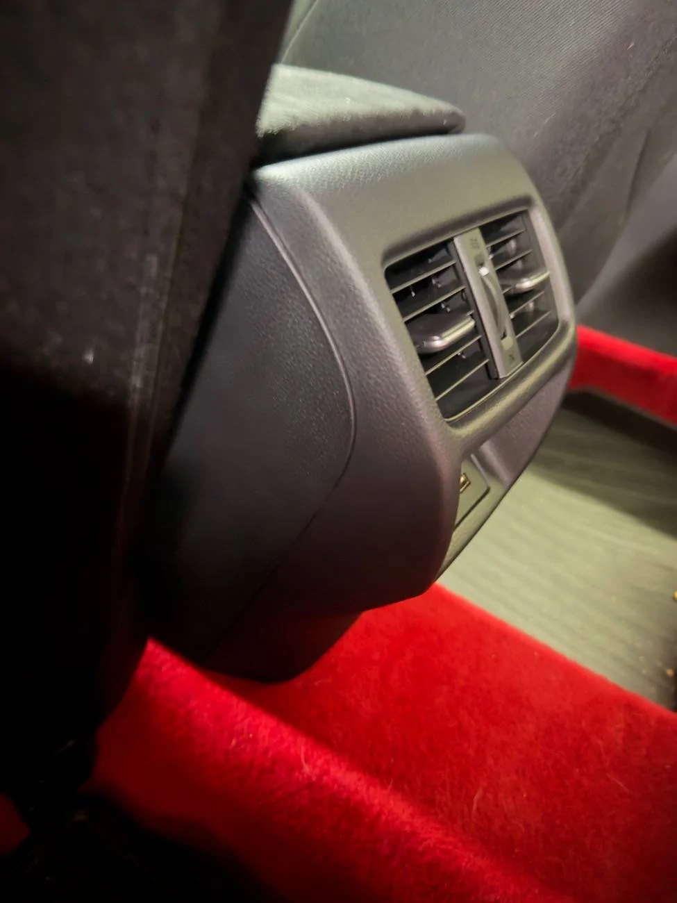 11th Gen Honda Civic Rear vents/USB port mod IMG_0371