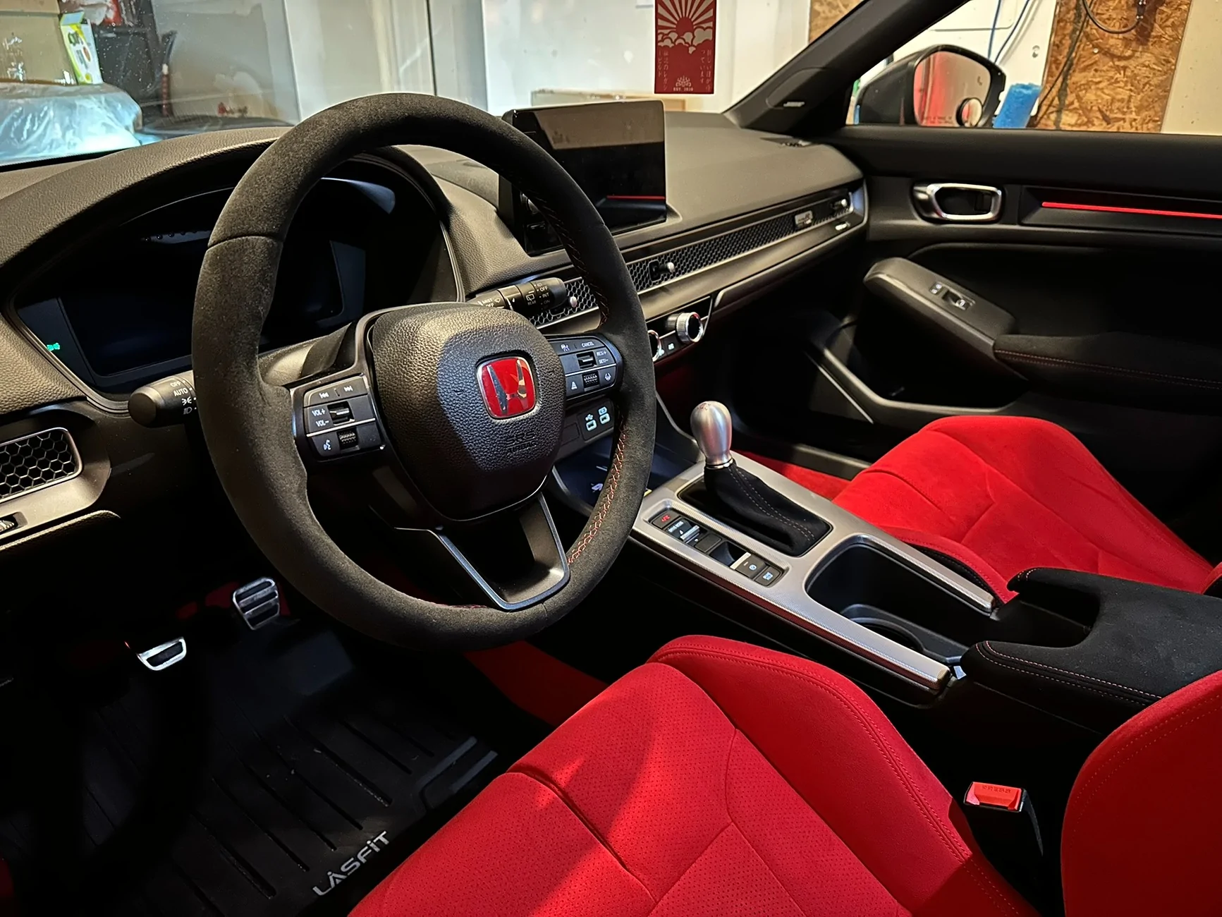 11th Gen Honda Civic Post your customized interior IMG_0566 (1)