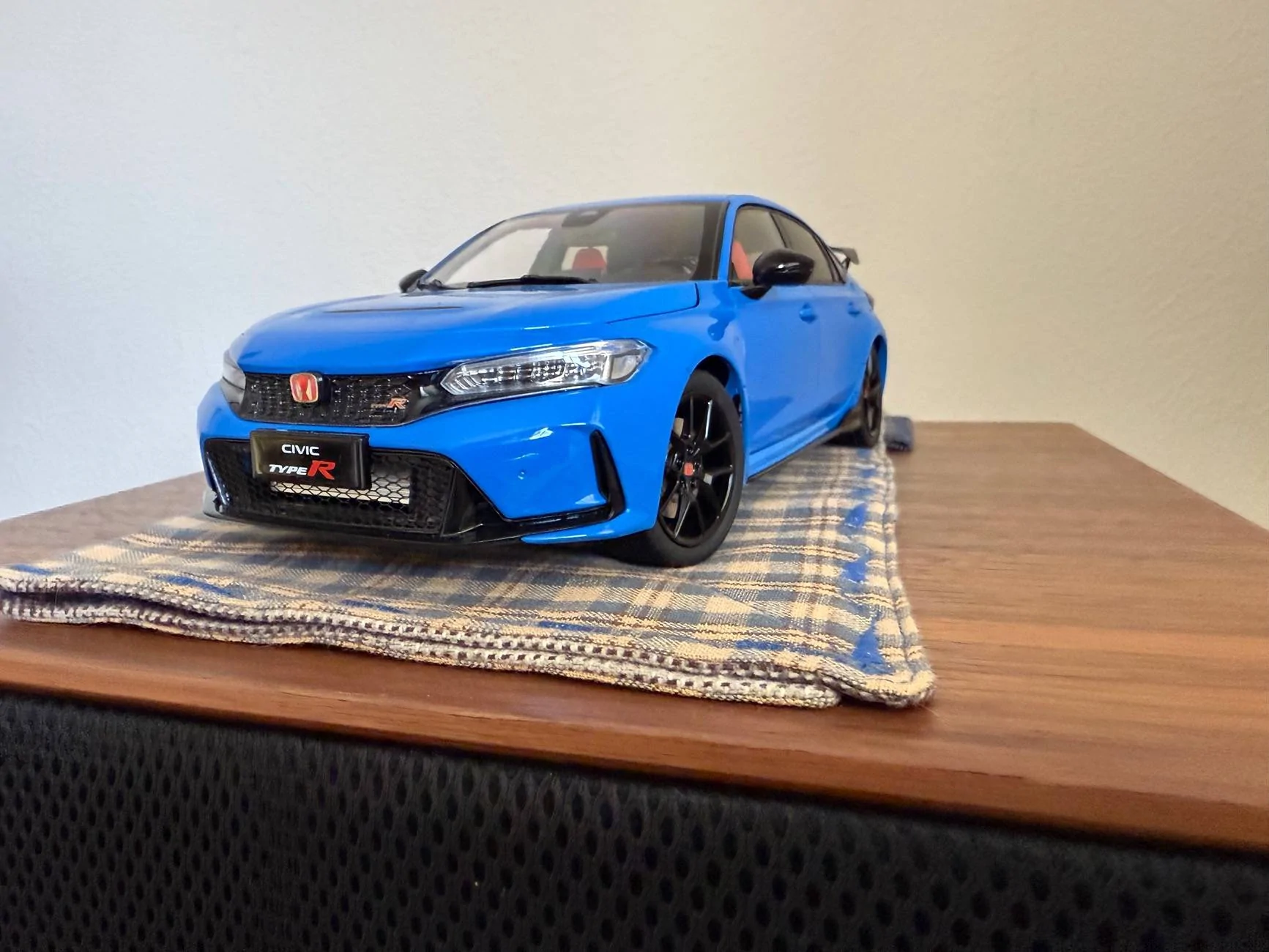 11th Gen Honda Civic I wanted a miniature version of my car, so my wife got me another thing to obsessively detail IMG_0796