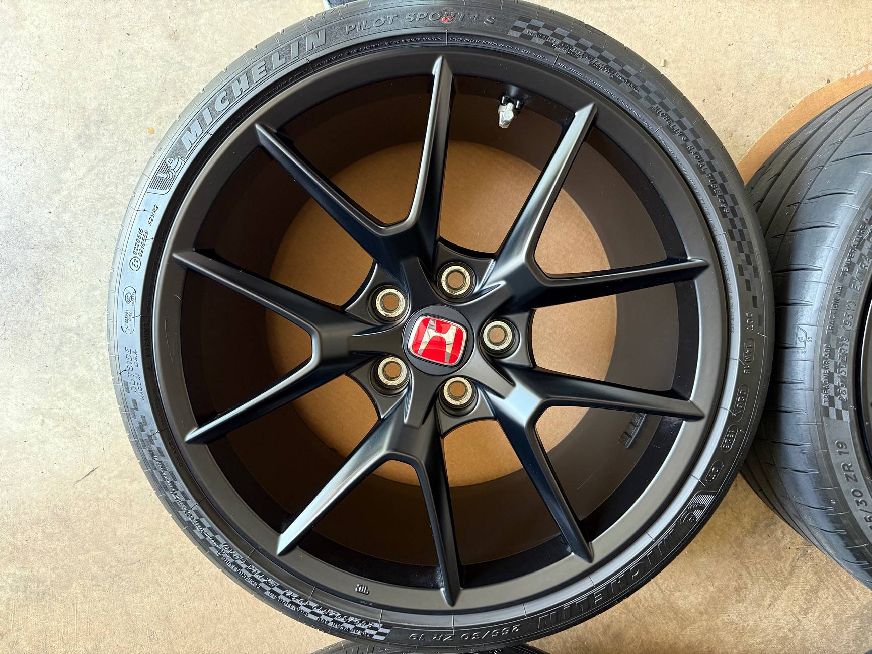 11th Gen Honda Civic OEM Honda Civic Type R FL5 19” Wheels w/ Tires **1 wheel face damage** IMG_1194