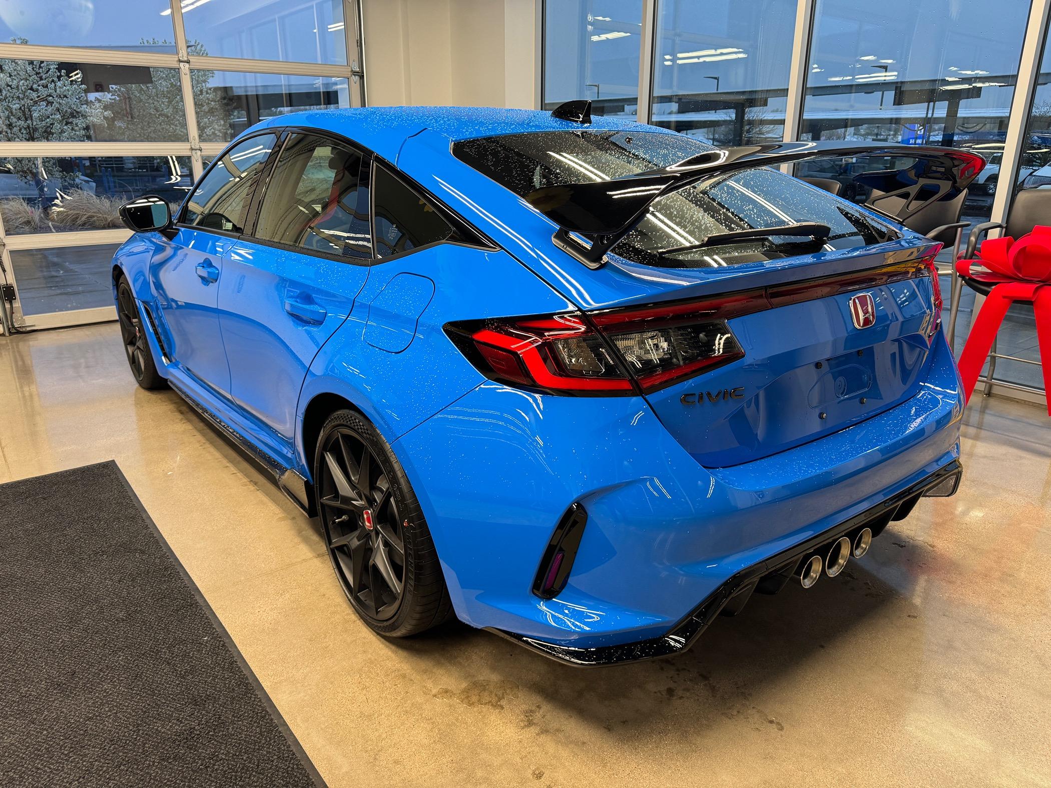 11th Gen Honda Civic Post your FL5 Civic Type R delivery pics! 🙌 📸 IMG_1333