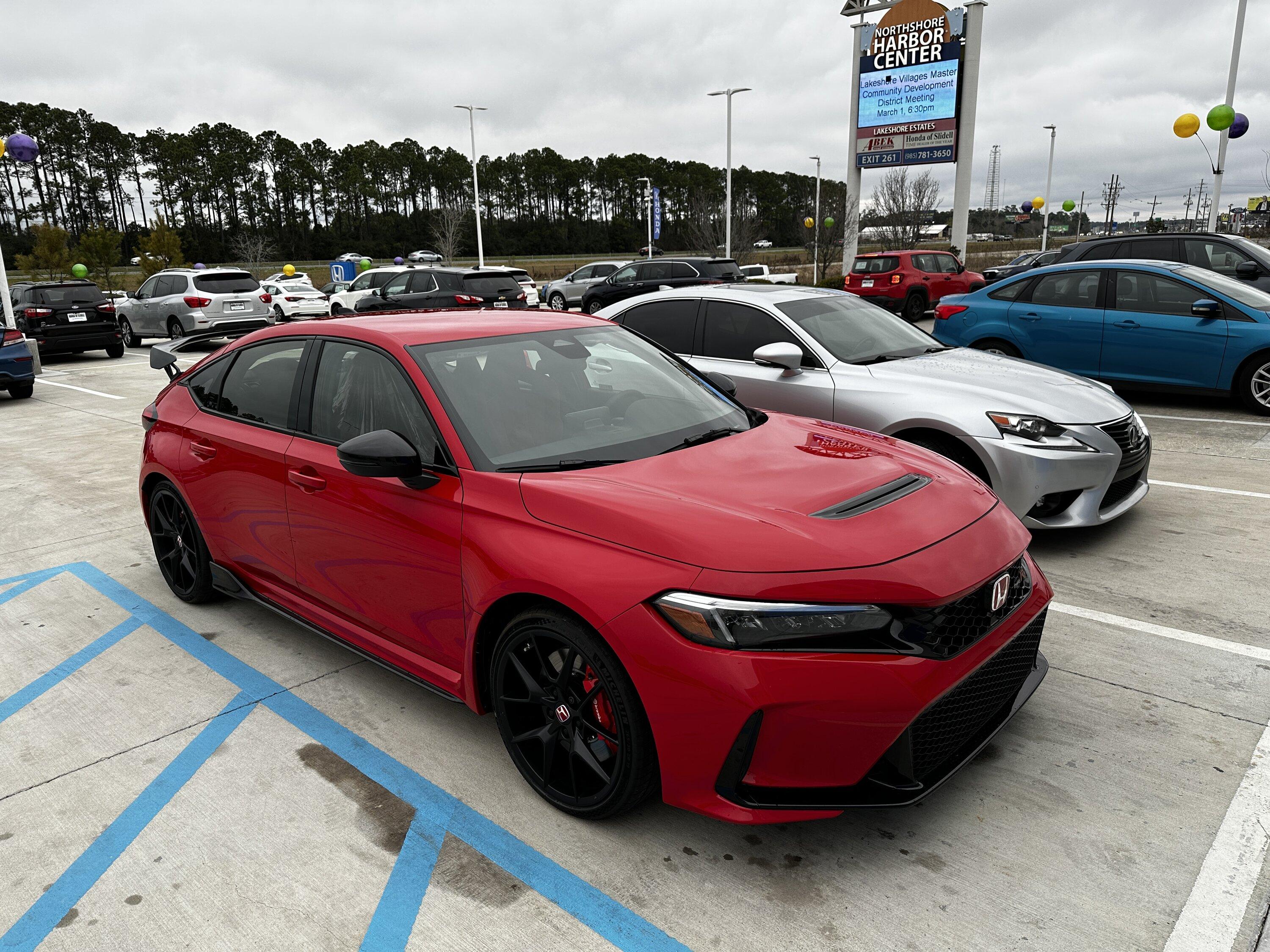 11th Gen Honda Civic Post your FL5 Civic Type R delivery pics! 🙌 📸 IMG_1462.JPG