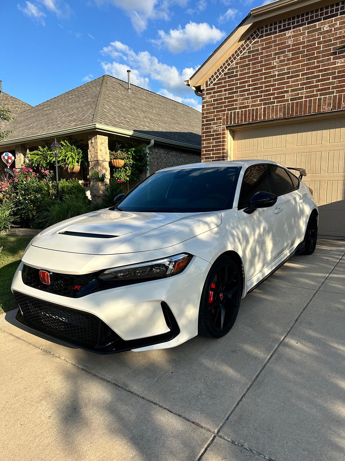 11th Gen Honda Civic Post your FL5 Civic Type R delivery pics! 🙌 📸 IMG_1581