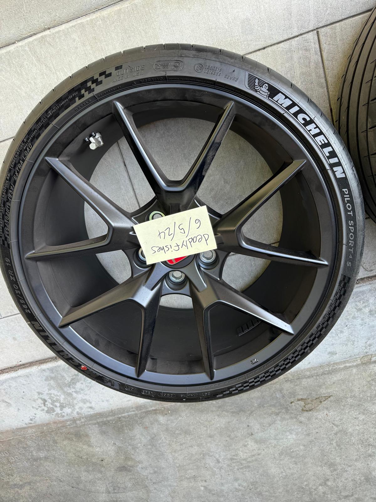 11th Gen Honda Civic (SOLD!) 2024 Type R FL5 OEM Wheel and Tire Set! - Near Mint Condition! IMG_1632