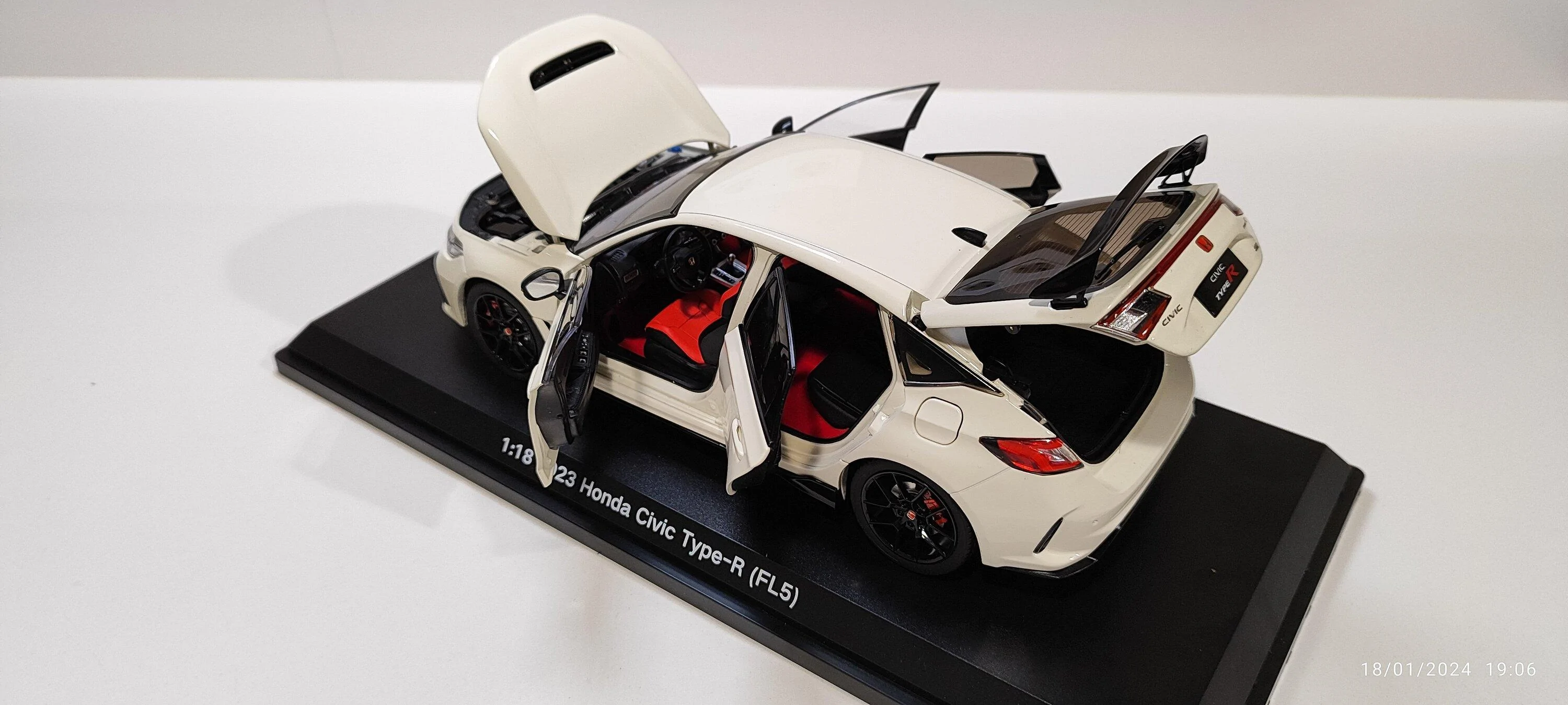 11th Gen Honda Civic Metal Die-Cast Model FL5 1:18 scale IMG_20240118_190648