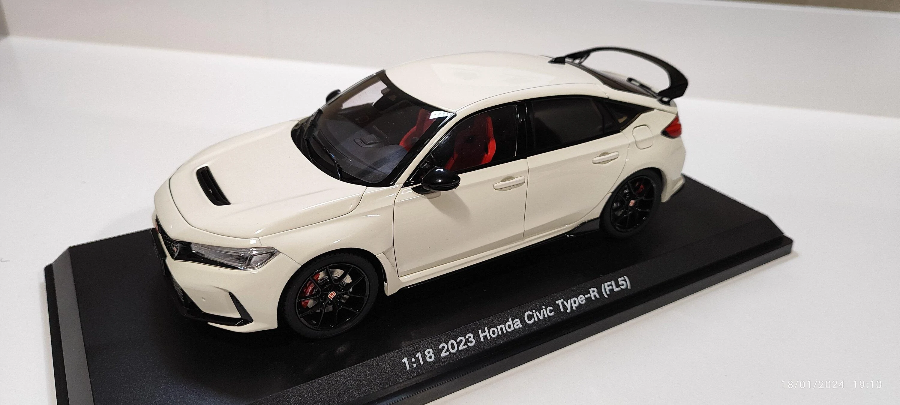 11th Gen Honda Civic Metal Die-Cast Model FL5 1:18 scale IMG_20240118_191053