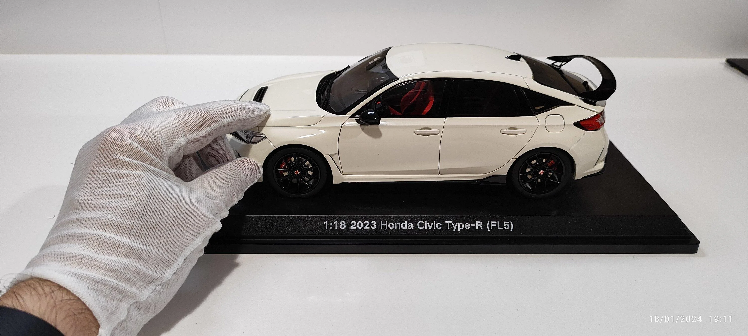 11th Gen Honda Civic Metal Die-Cast Model FL5 1:18 scale IMG_20240118_191126