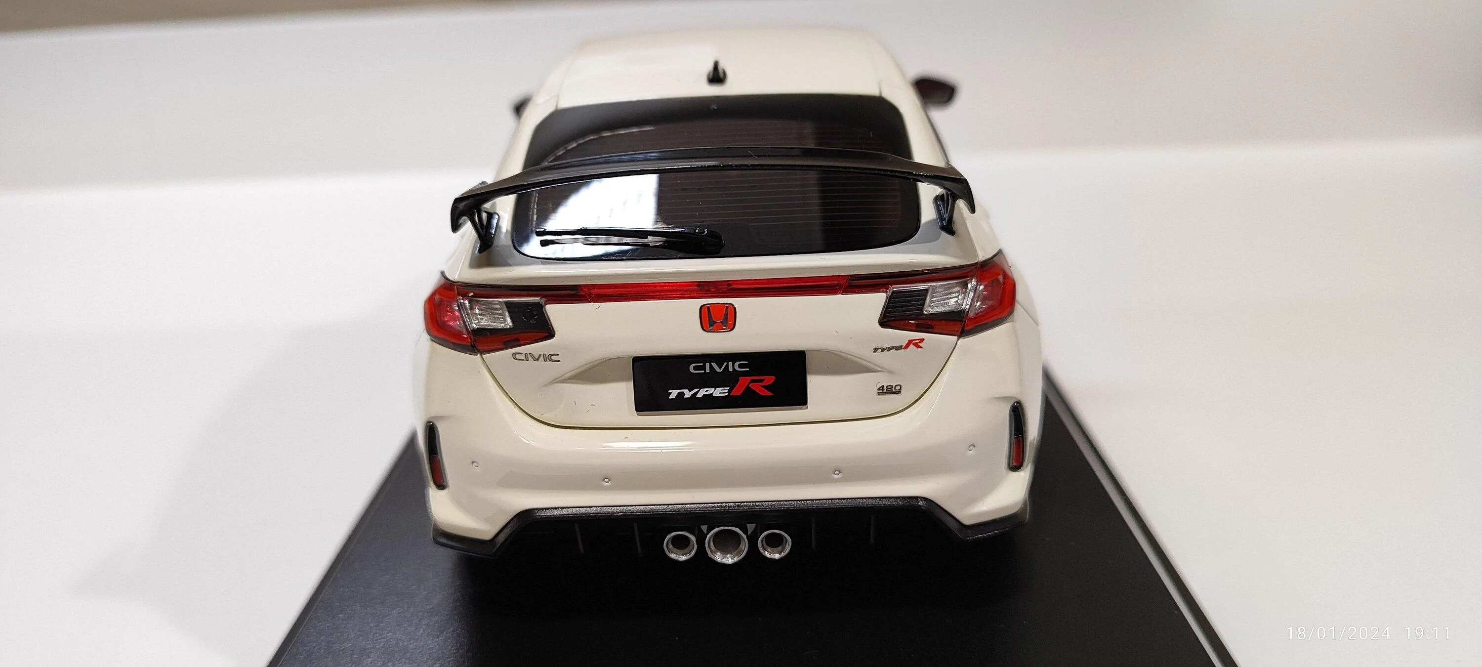 11th Gen Honda Civic Metal Die-Cast Model FL5 1:18 scale IMG_20240118_191145