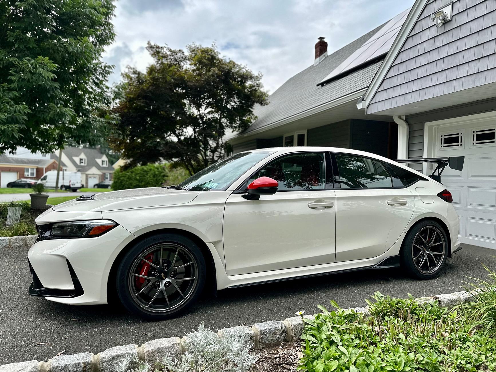11th Gen Honda Civic Official CHAMPIONSHIP WHITE FL5 Type R Photos Thread IMG_2129