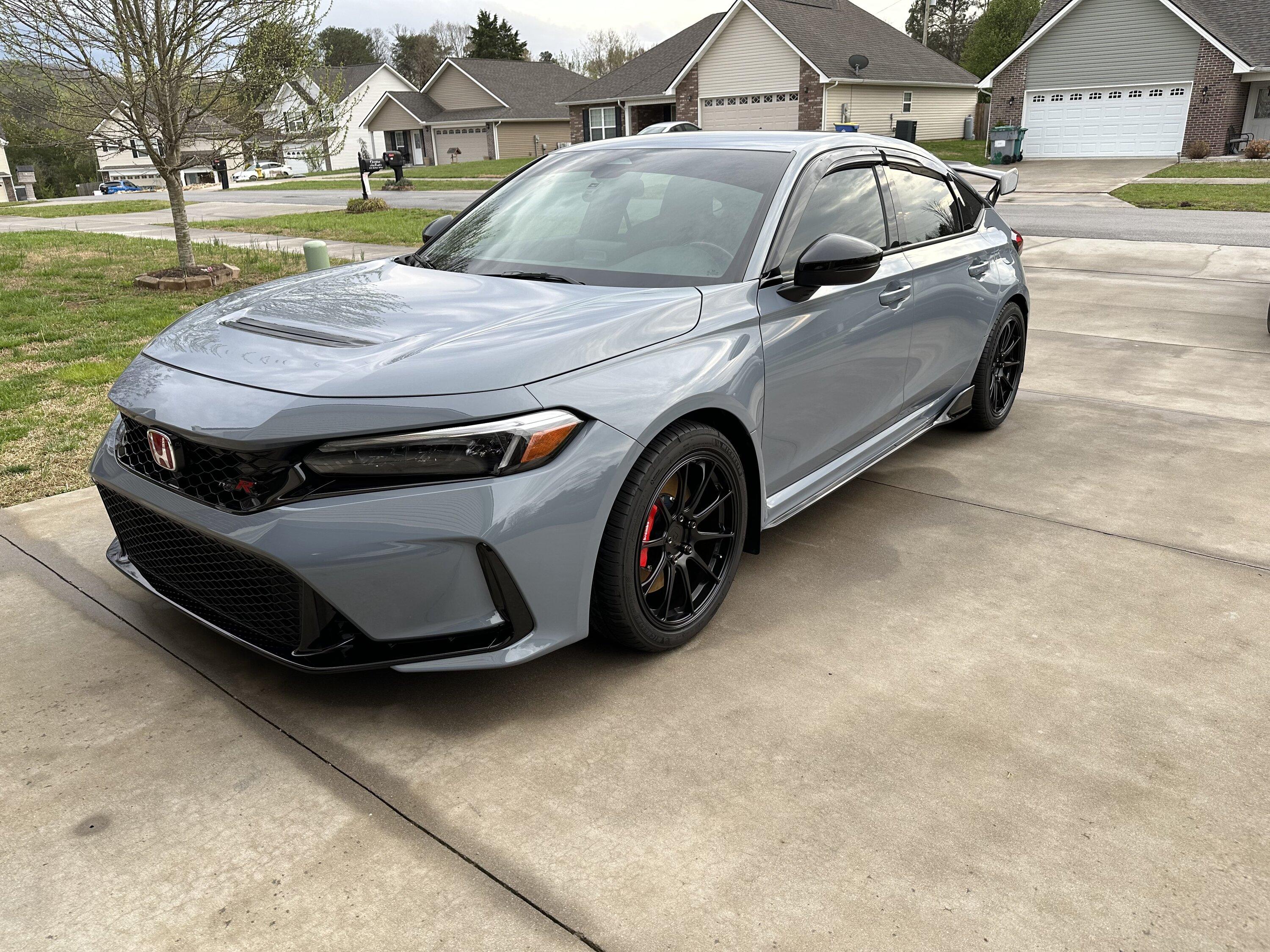11th Gen Honda Civic Official SONIC GRAY PEARL FL5 Type R Photos Thread IMG_2192