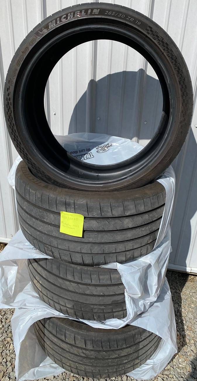 11th Gen Honda Civic (4) Michelin Pilot Sport 4S tires - 265/30/R19 low mileage IMG_2524.JPEG