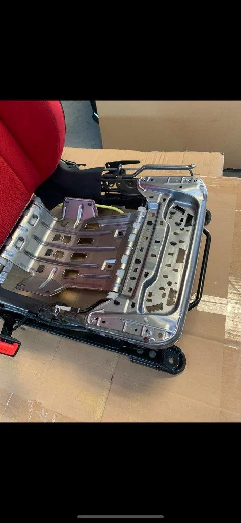 11th Gen Honda Civic Large Guy, Sore Thighs: Regarding the stock seats on the Type R IMG_2726.jpg