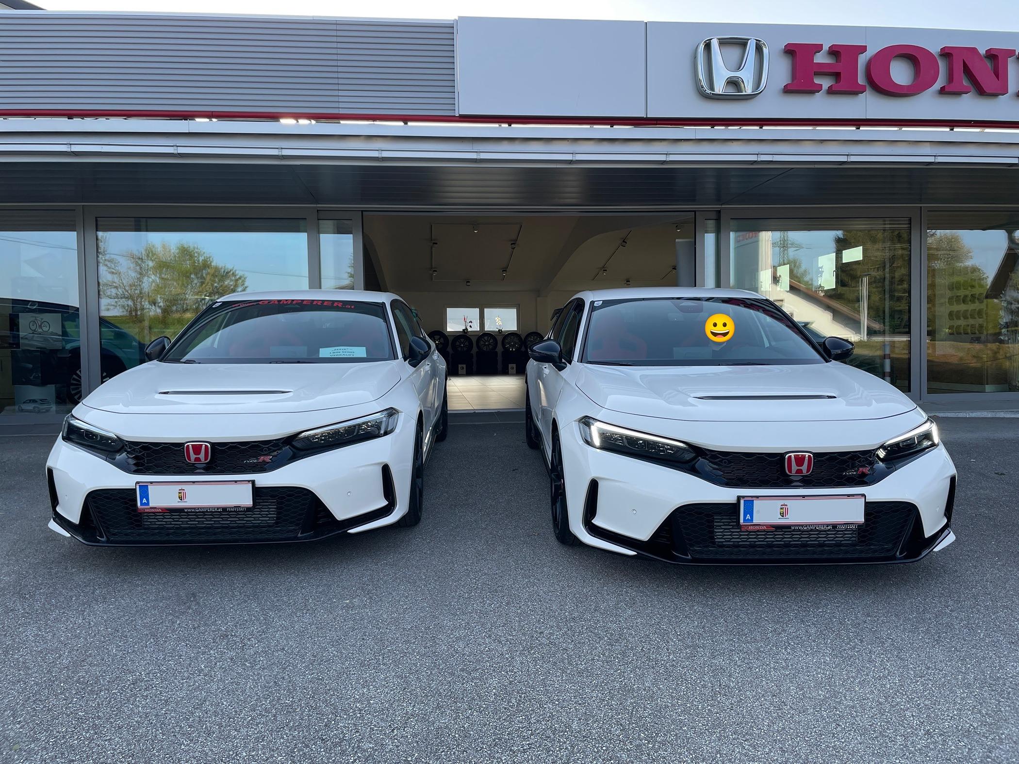 11th Gen Honda Civic Post your FL5 Civic Type R delivery pics! 🙌 📸 img_3.JPG