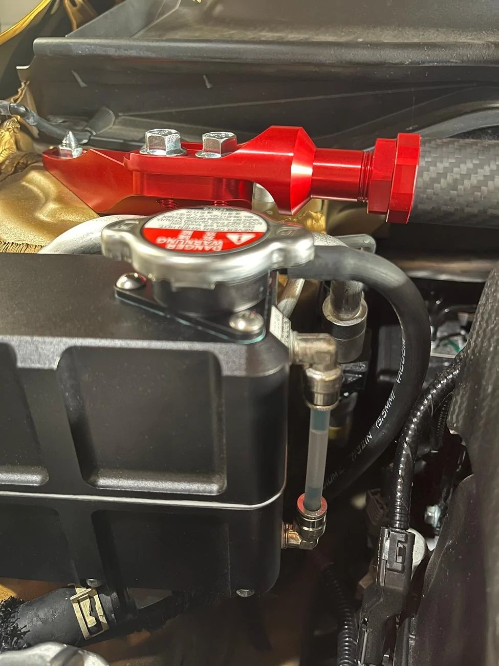 11th Gen Honda Civic Radium coolant tank - why I see air in the middle IMG_3004