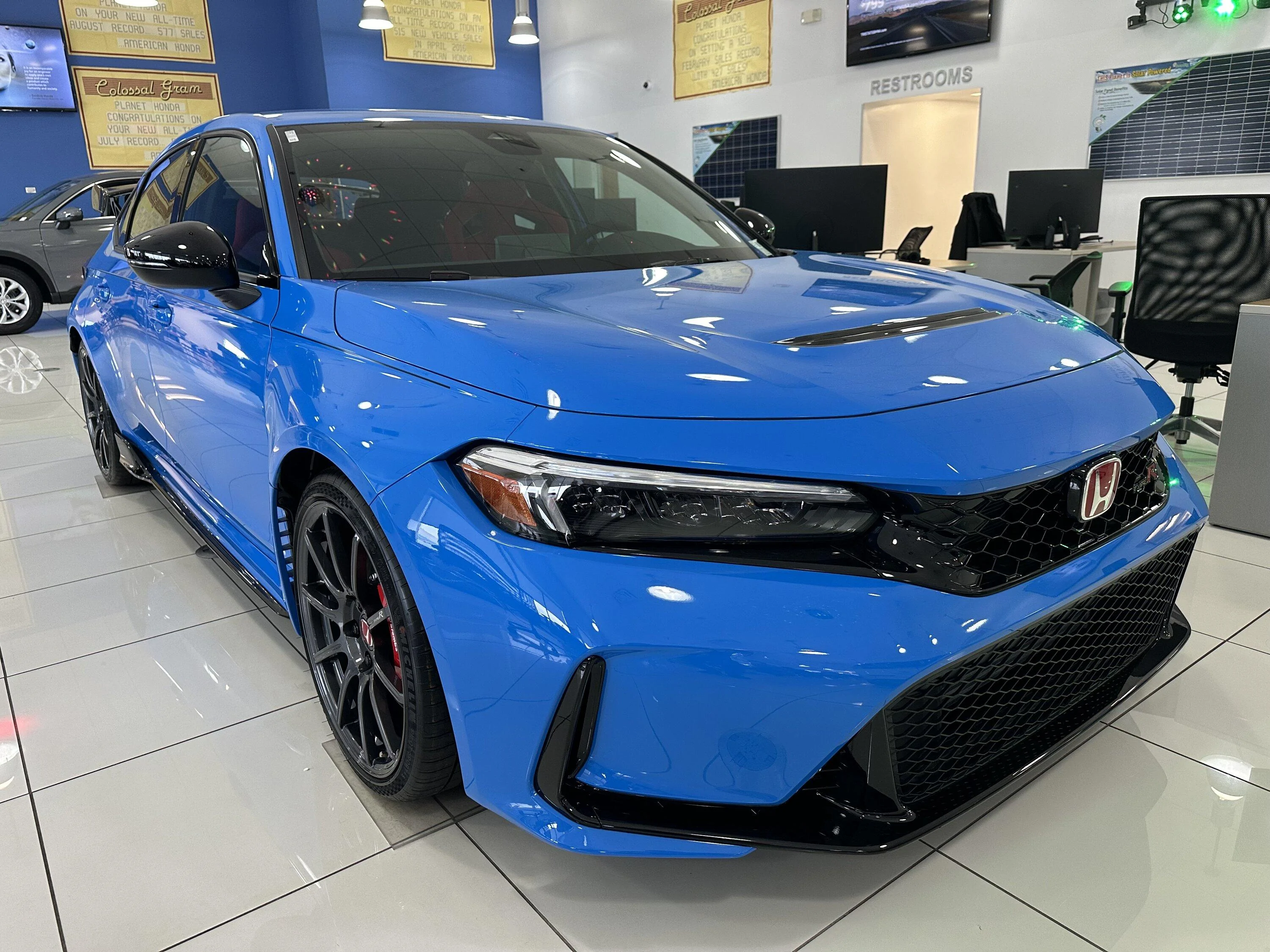 11th Gen Honda Civic Post your FL5 Civic Type R delivery pics! 🙌 📸 IMG_3834