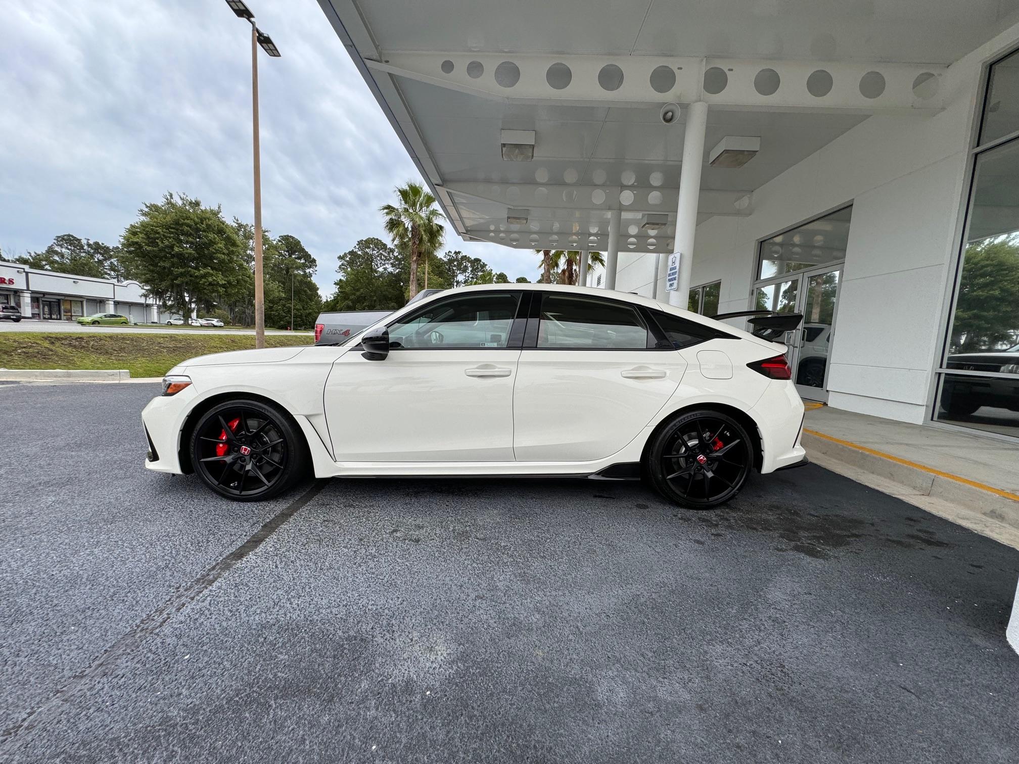 11th Gen Honda Civic Post your FL5 Civic Type R delivery pics! 🙌 📸 IMG_3892