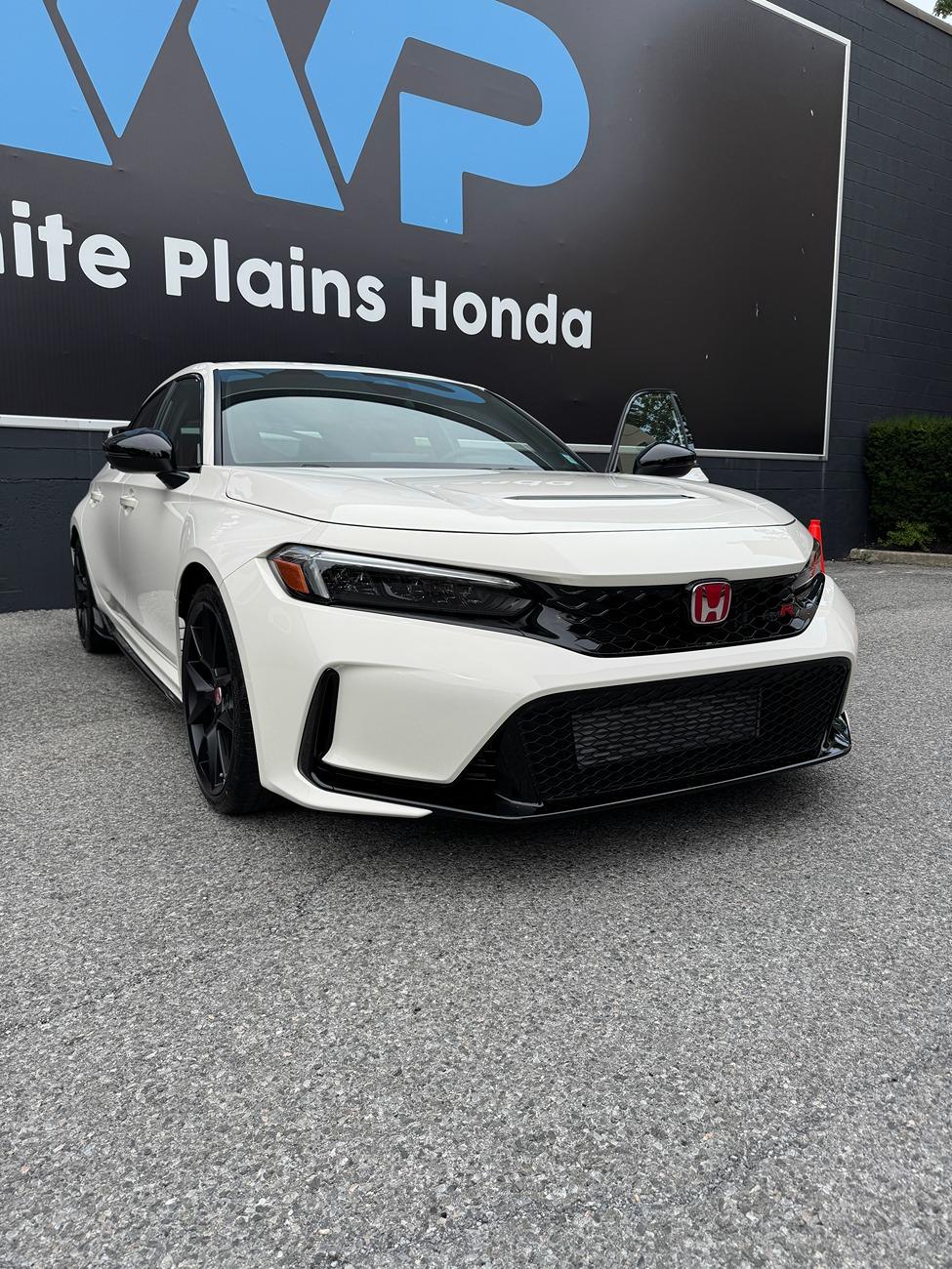 11th Gen Honda Civic Post your FL5 Civic Type R delivery pics! 🙌 📸 IMG_3939.JPG