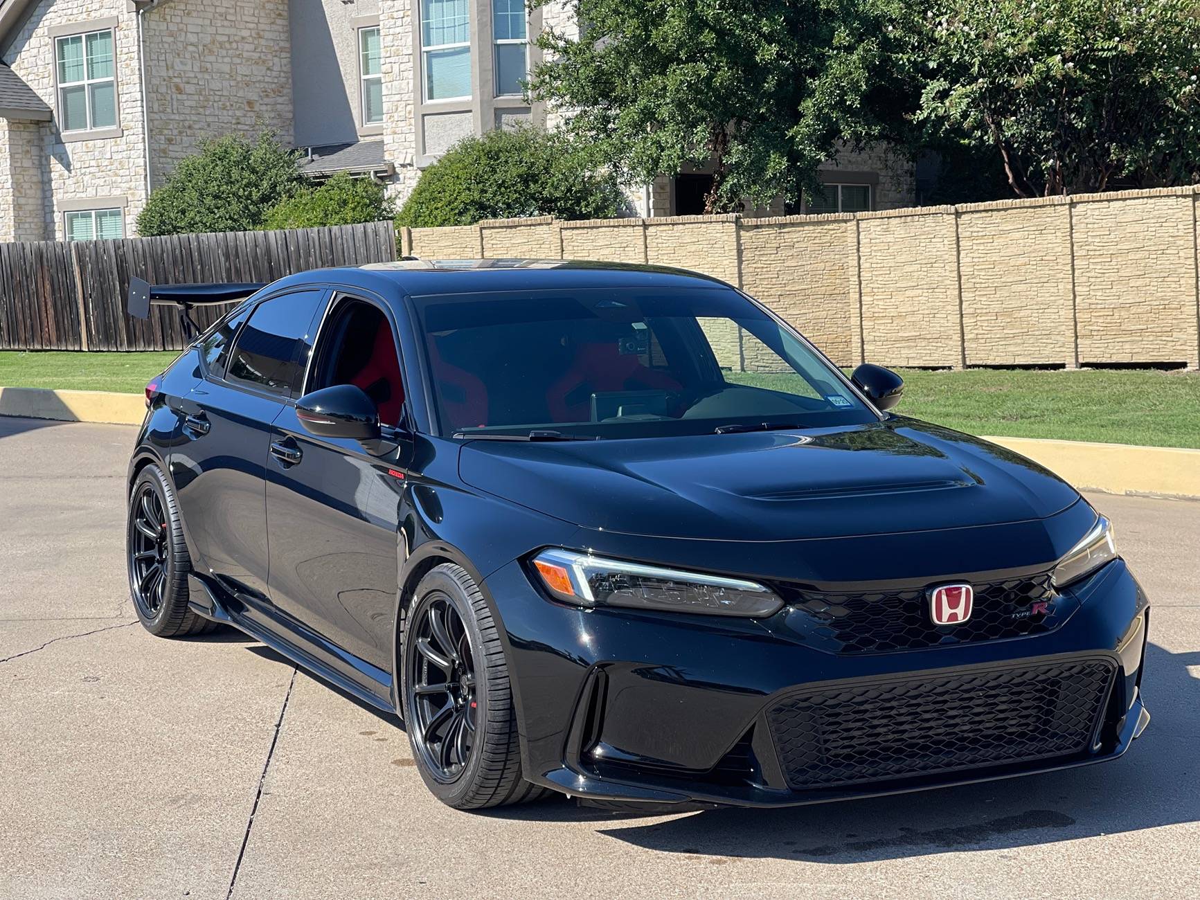 11th Gen Honda Civic Garage Unique Civic Type R 23+ FL5 carbon fiber WING IMG_3975
