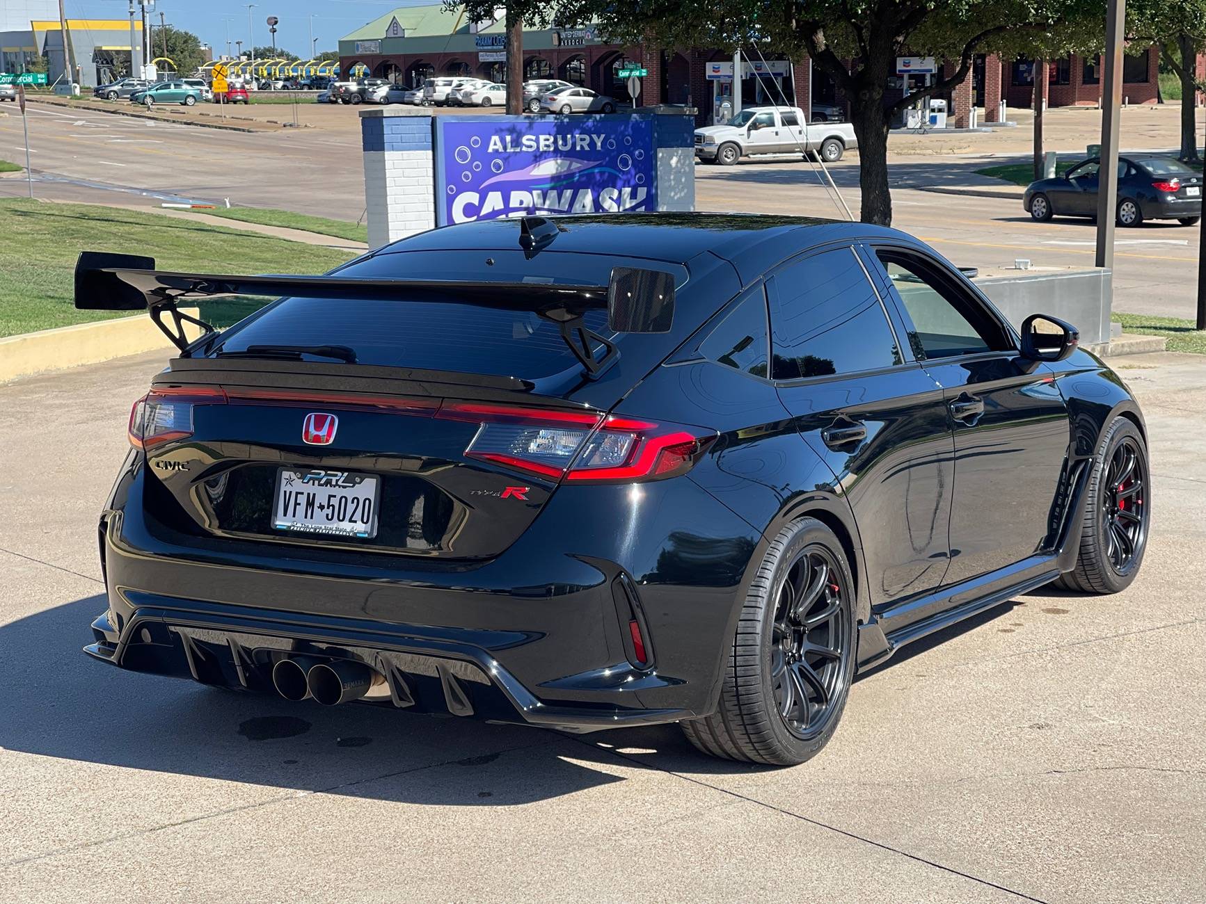 11th Gen Honda Civic Garage Unique Civic Type R 23+ FL5 carbon fiber WING IMG_3978