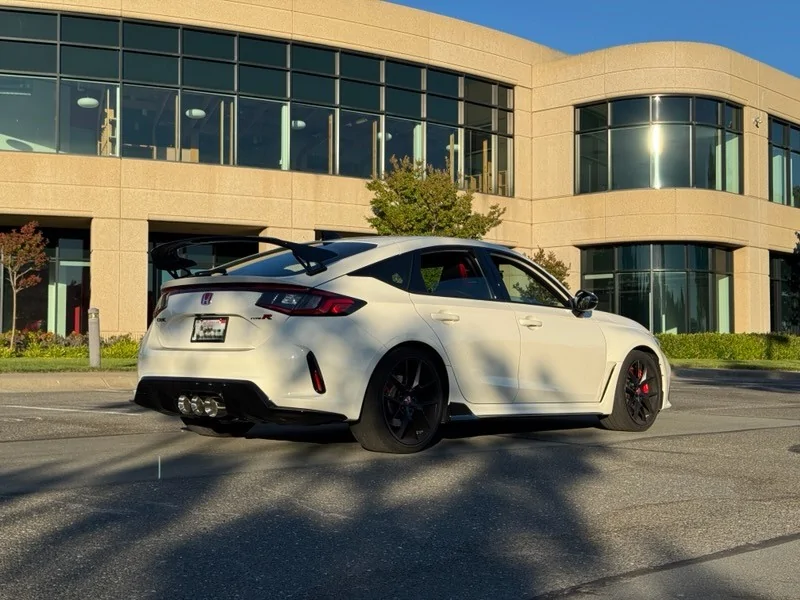 11th Gen Honda Civic Stock exhaust: is there enough space to fit 3 4.5" tips IMG_4568